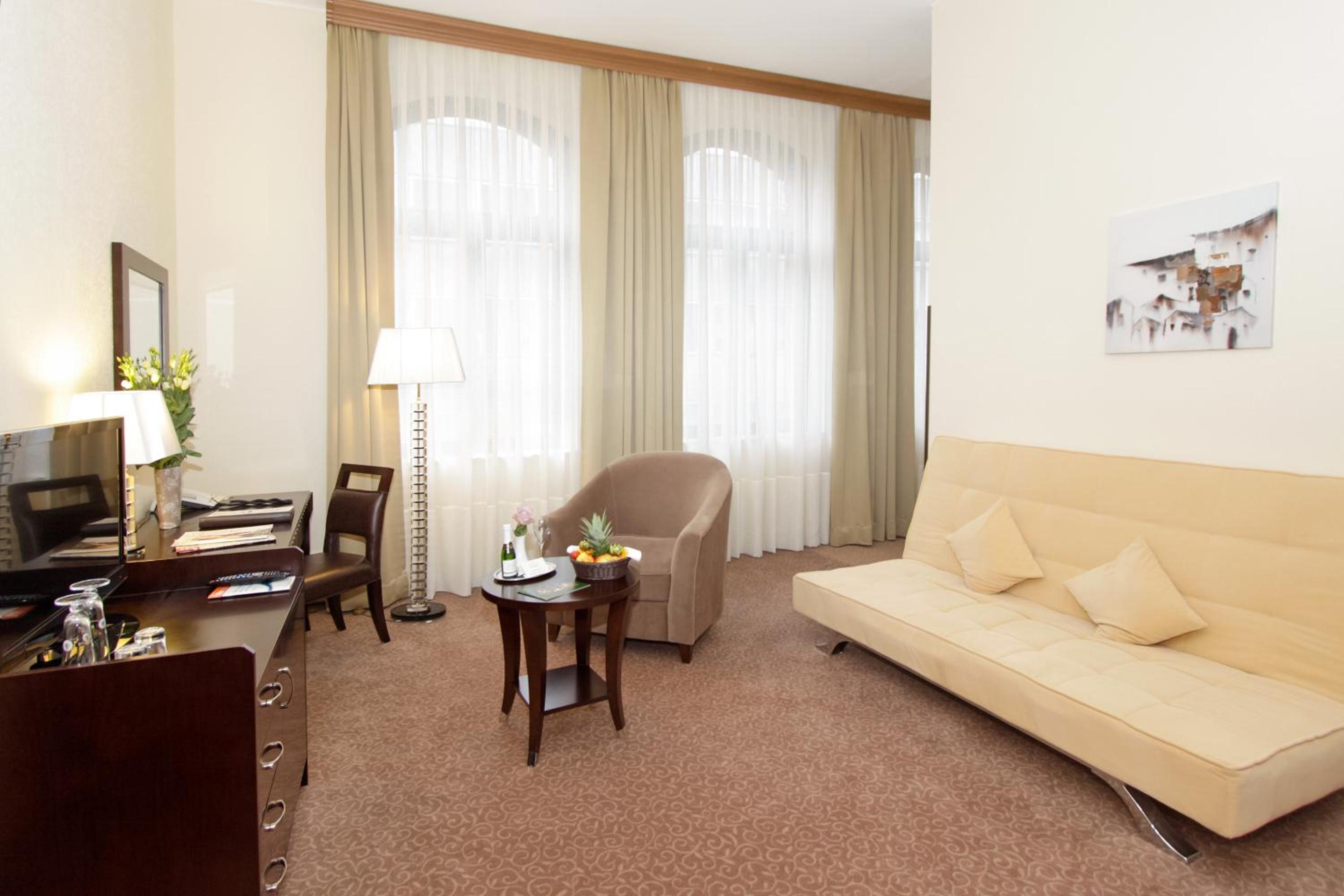Family Room - Photo 2