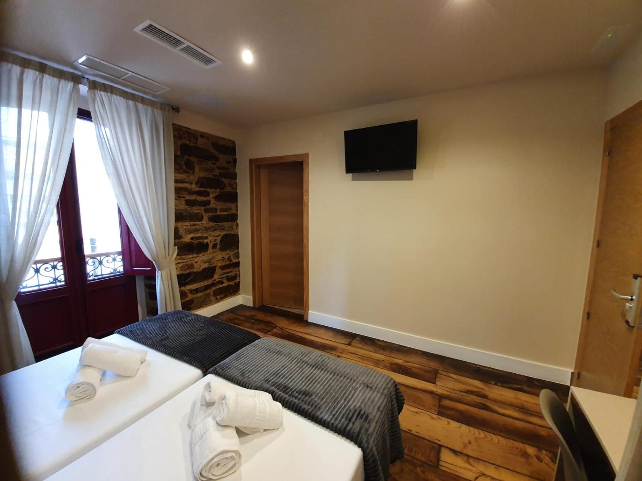 Twin Room - Photo 1