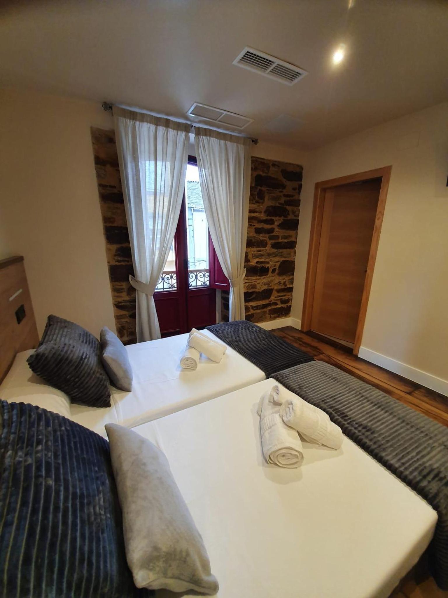 Twin Room - Photo 4