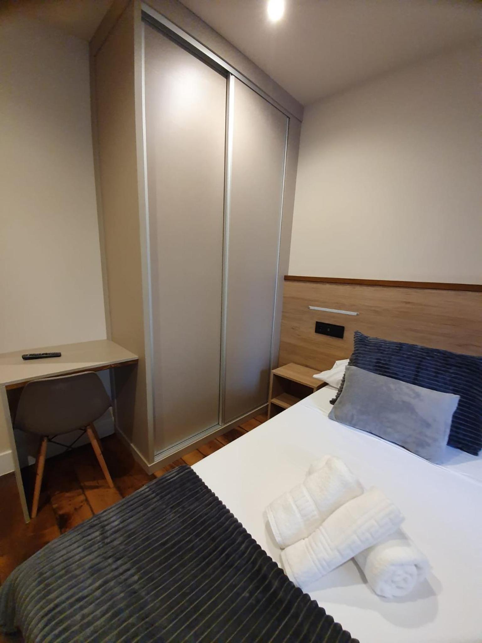 Twin Room - Photo 3