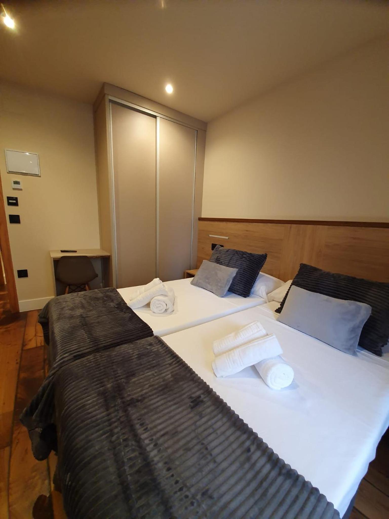 Twin Room - Photo 2