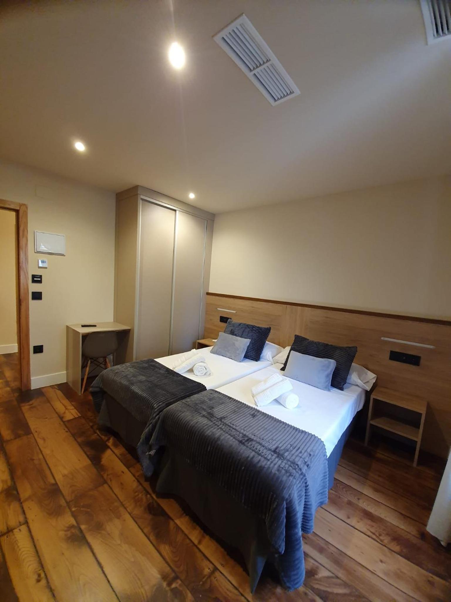 Twin Room - Photo 7