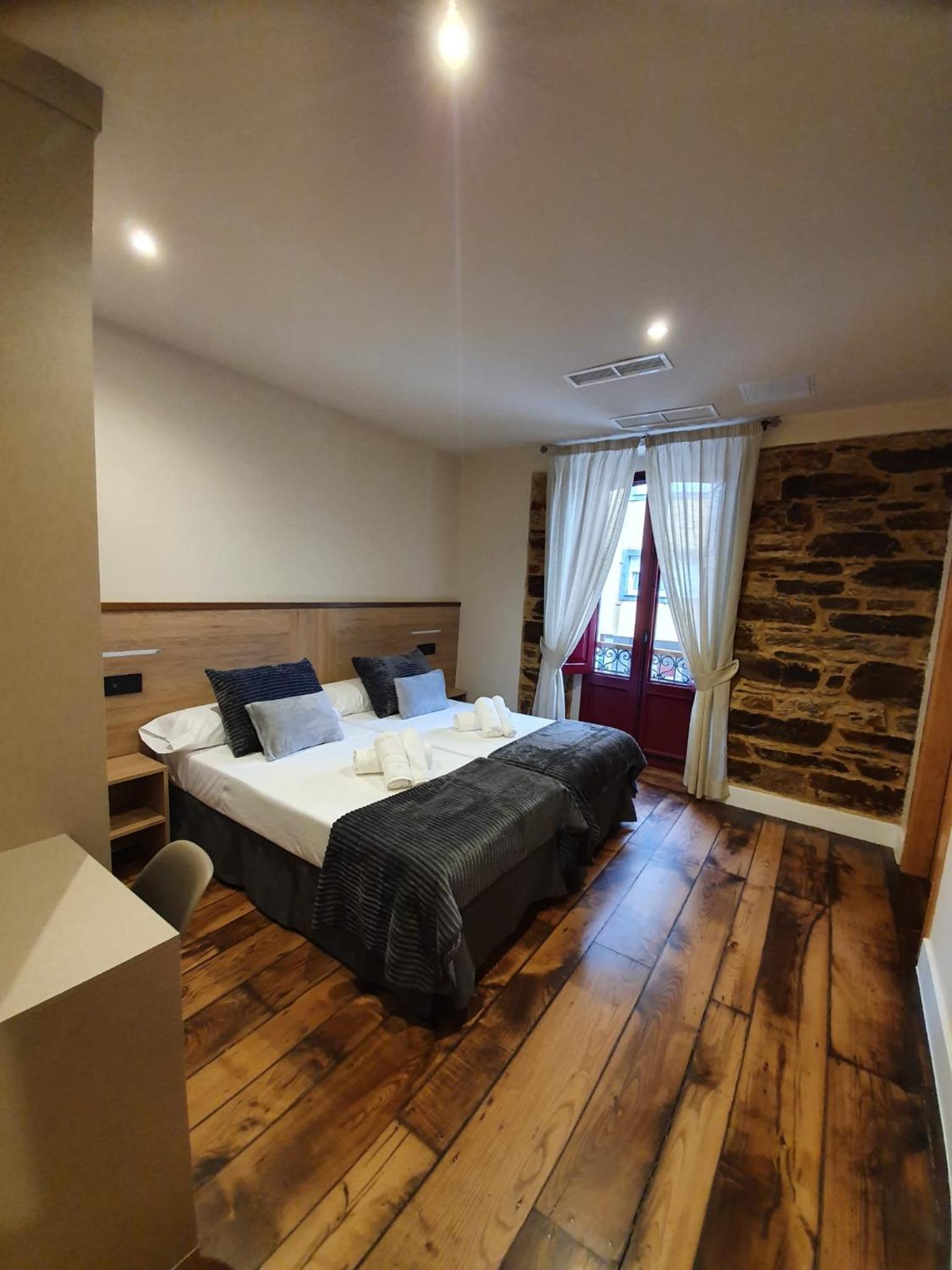 Twin Room - Photo 8
