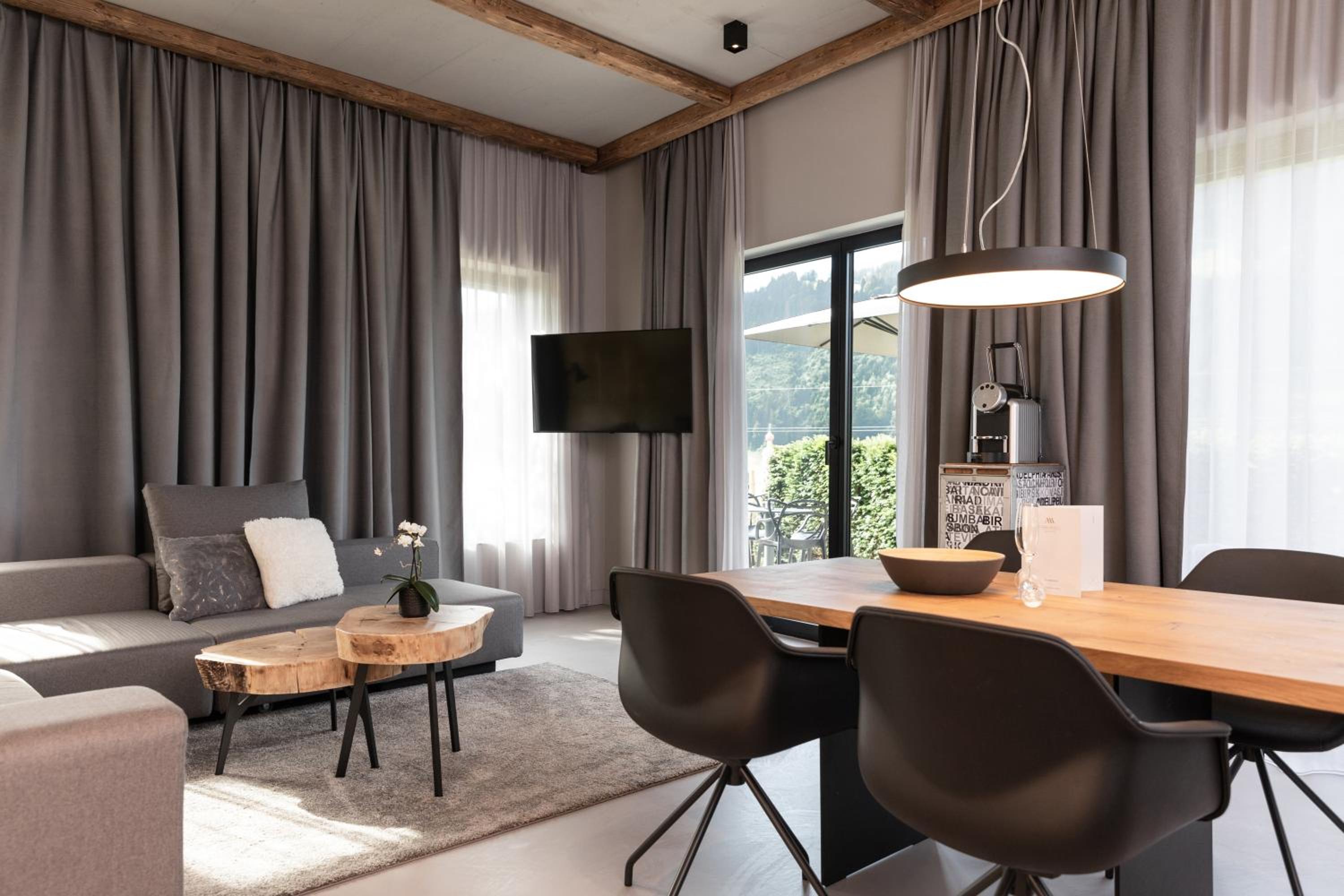 Superior Apartment with Terrace and Whirlpool