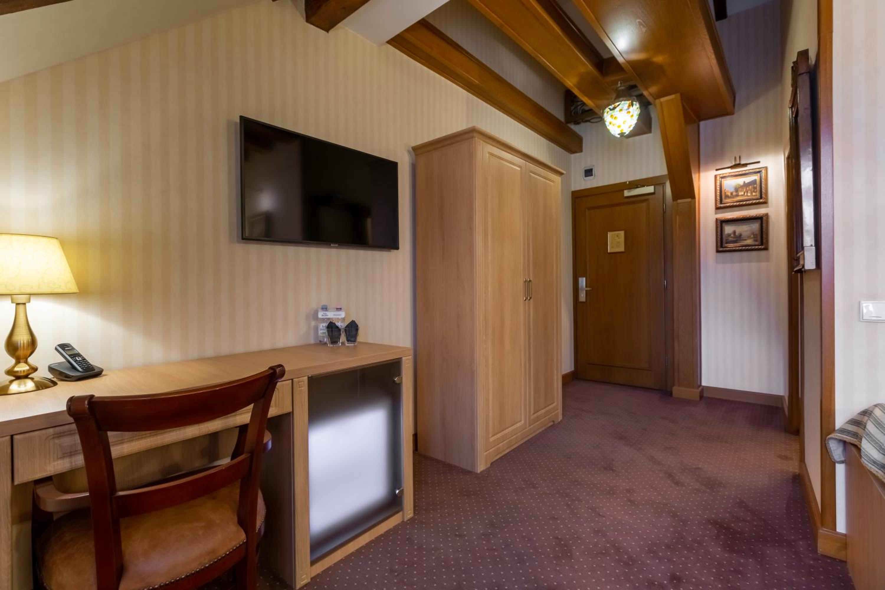 Twin Room - Photo 5
