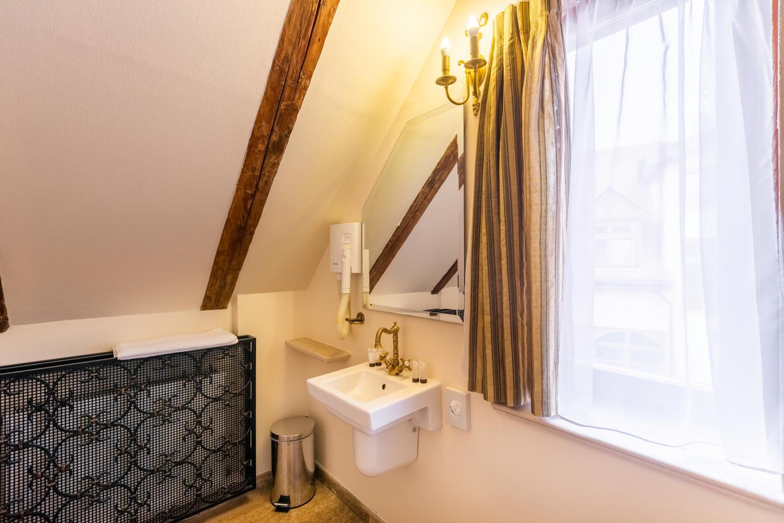 Double Room - Photo 7