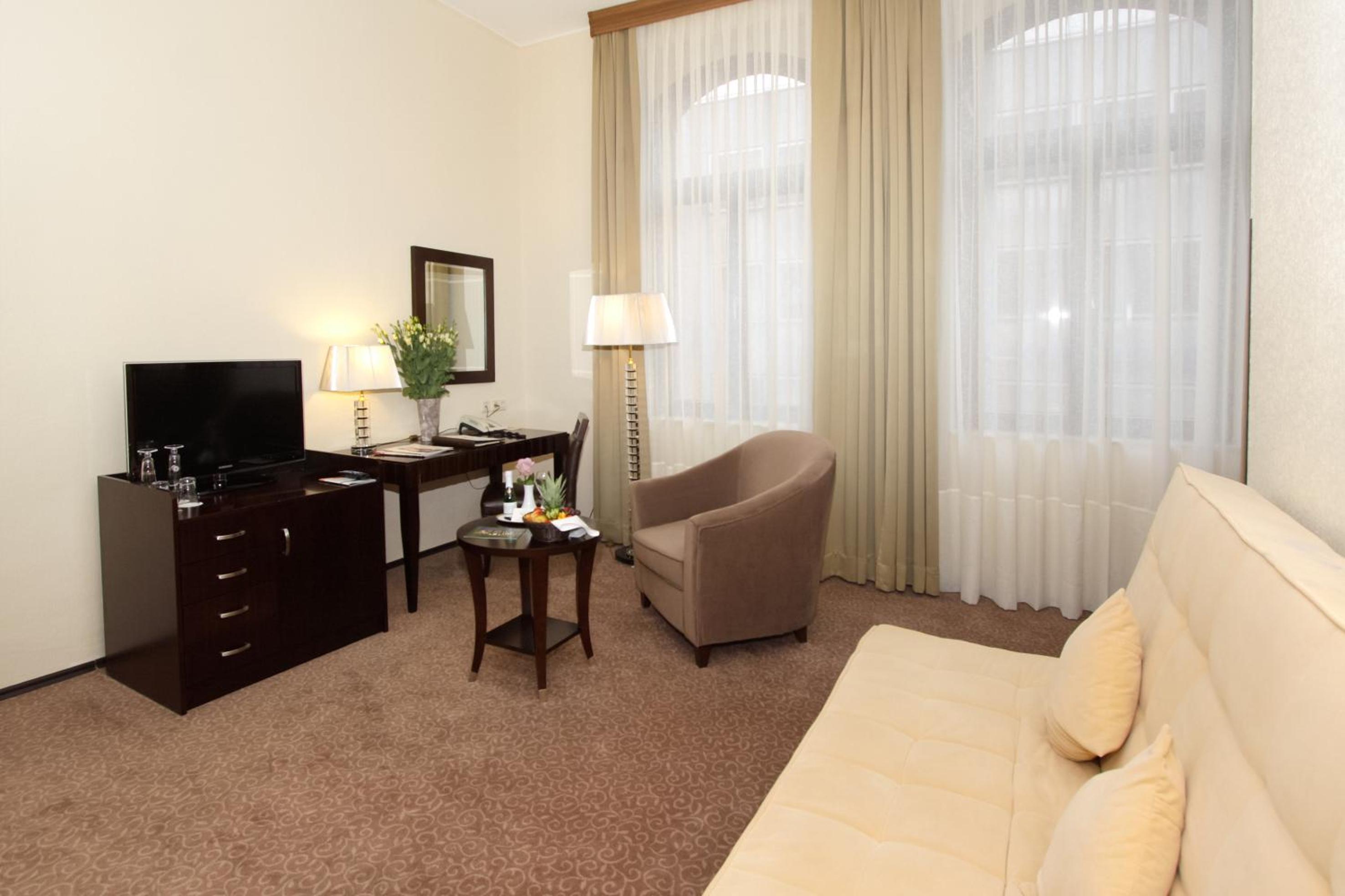 Family Room - Photo 3
