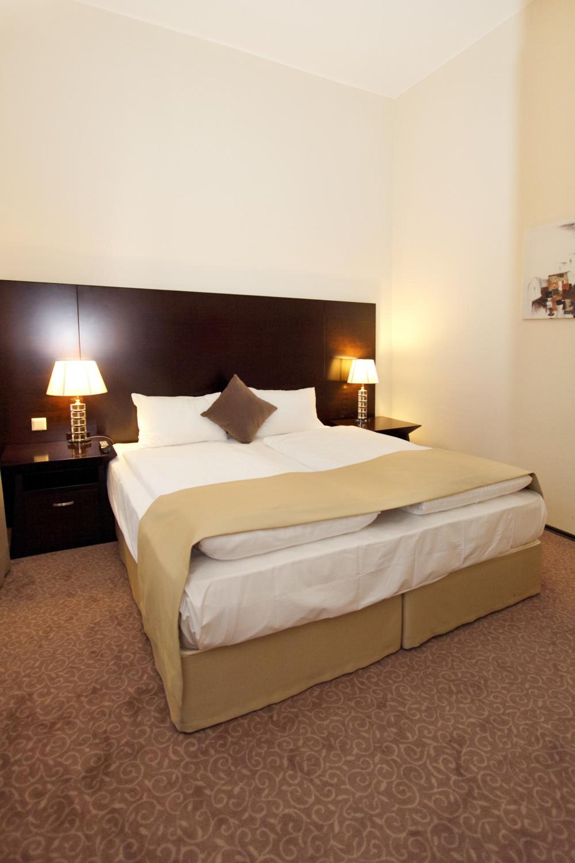 Double Room - Photo 3