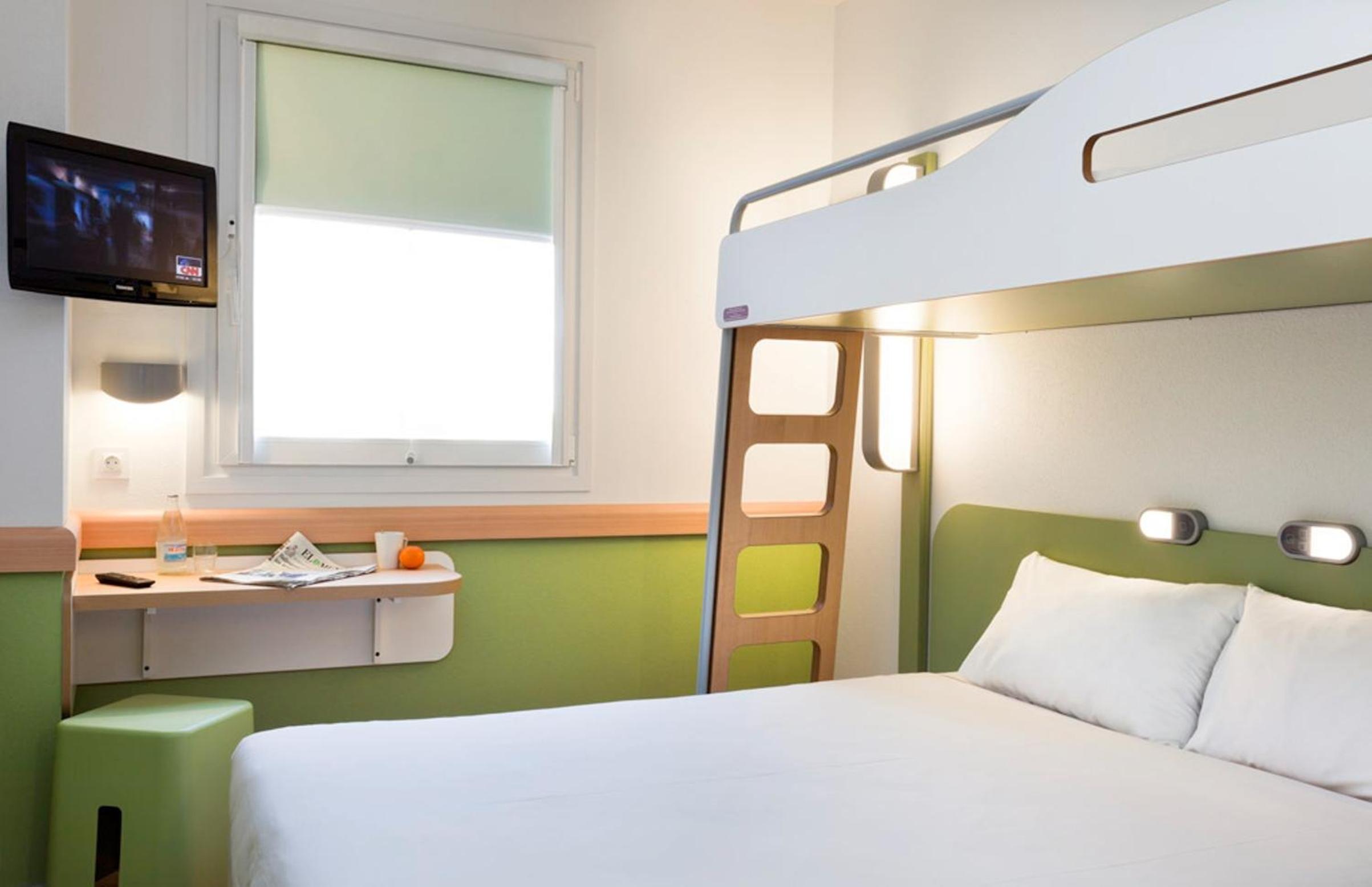 Triple Room with One Double Bed and One Bunk Bed - Photo 8