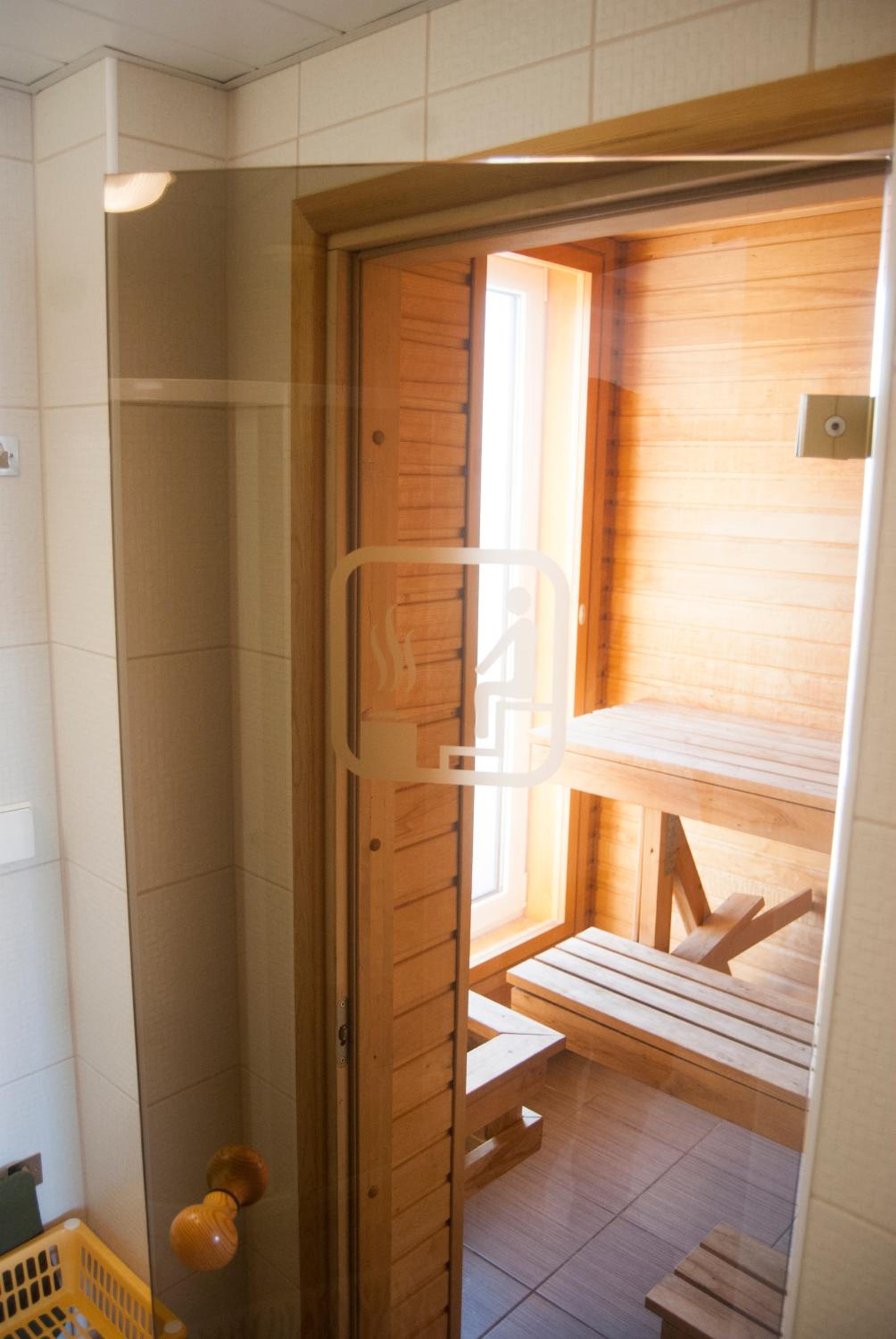 Family Room with Sauna photo 3