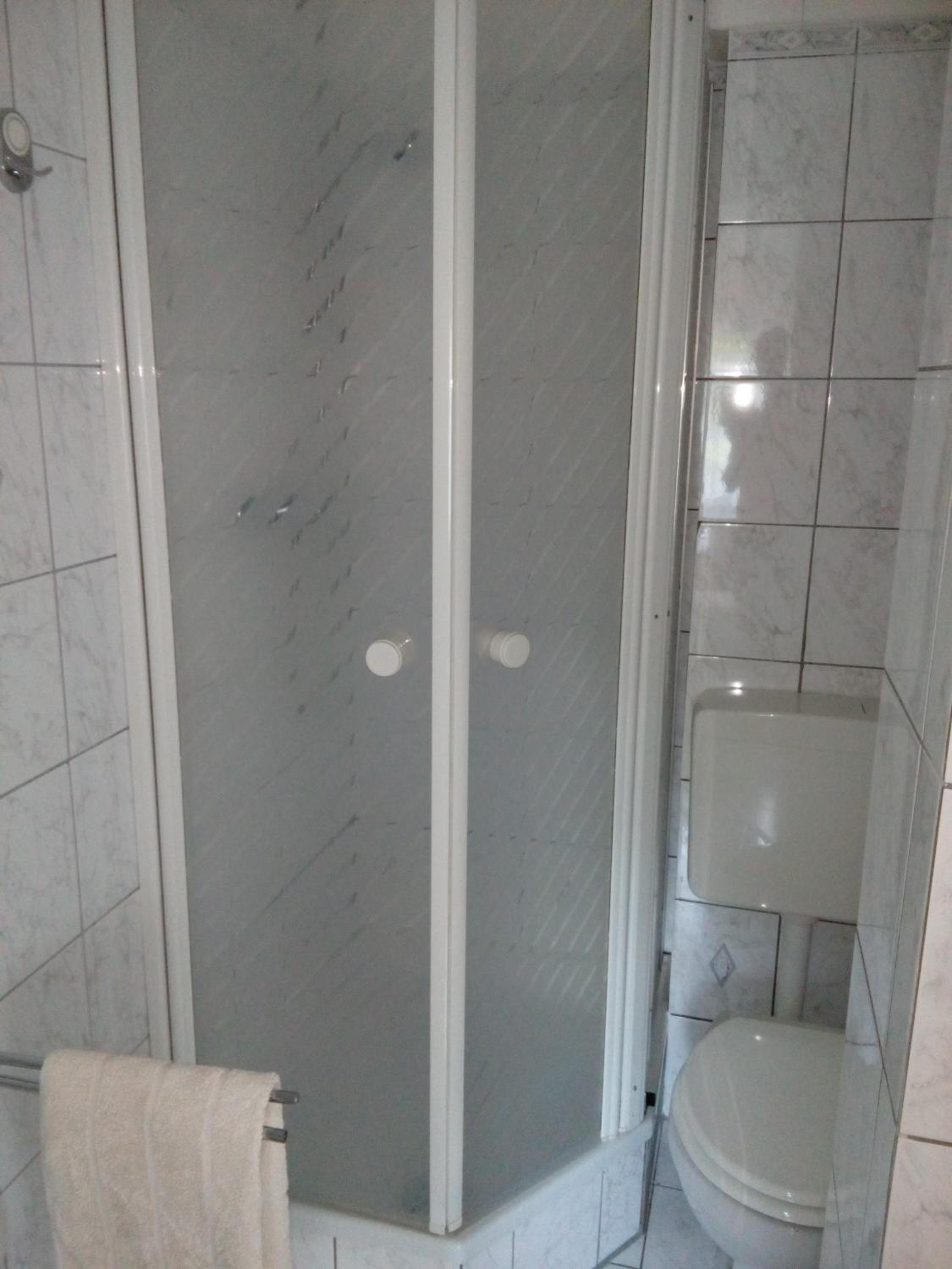 Twin Room with Private Bathroom photo 3