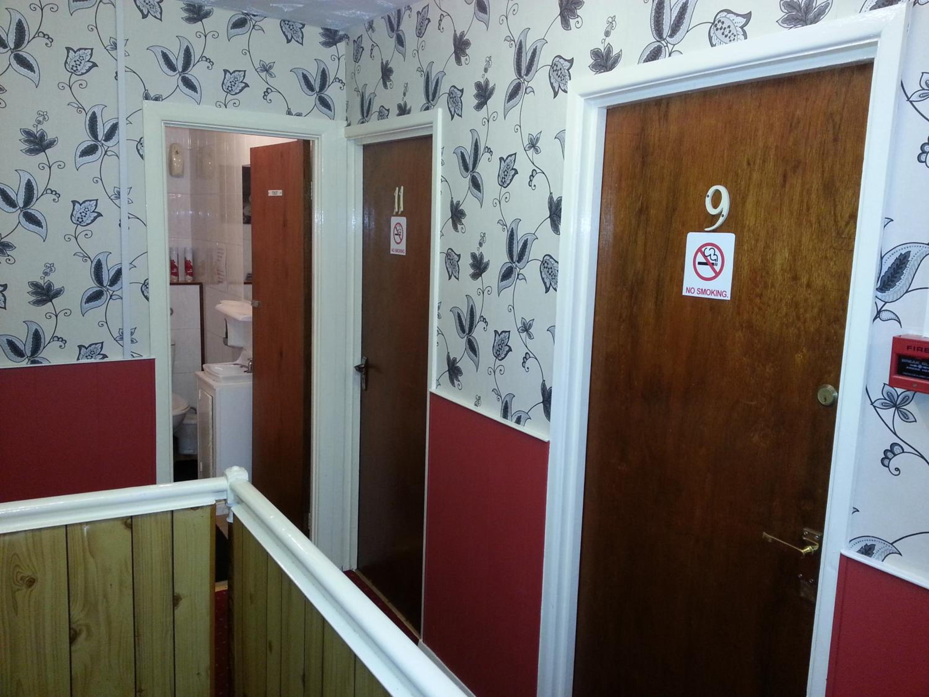 Single Room with Shared Toilet photo 1