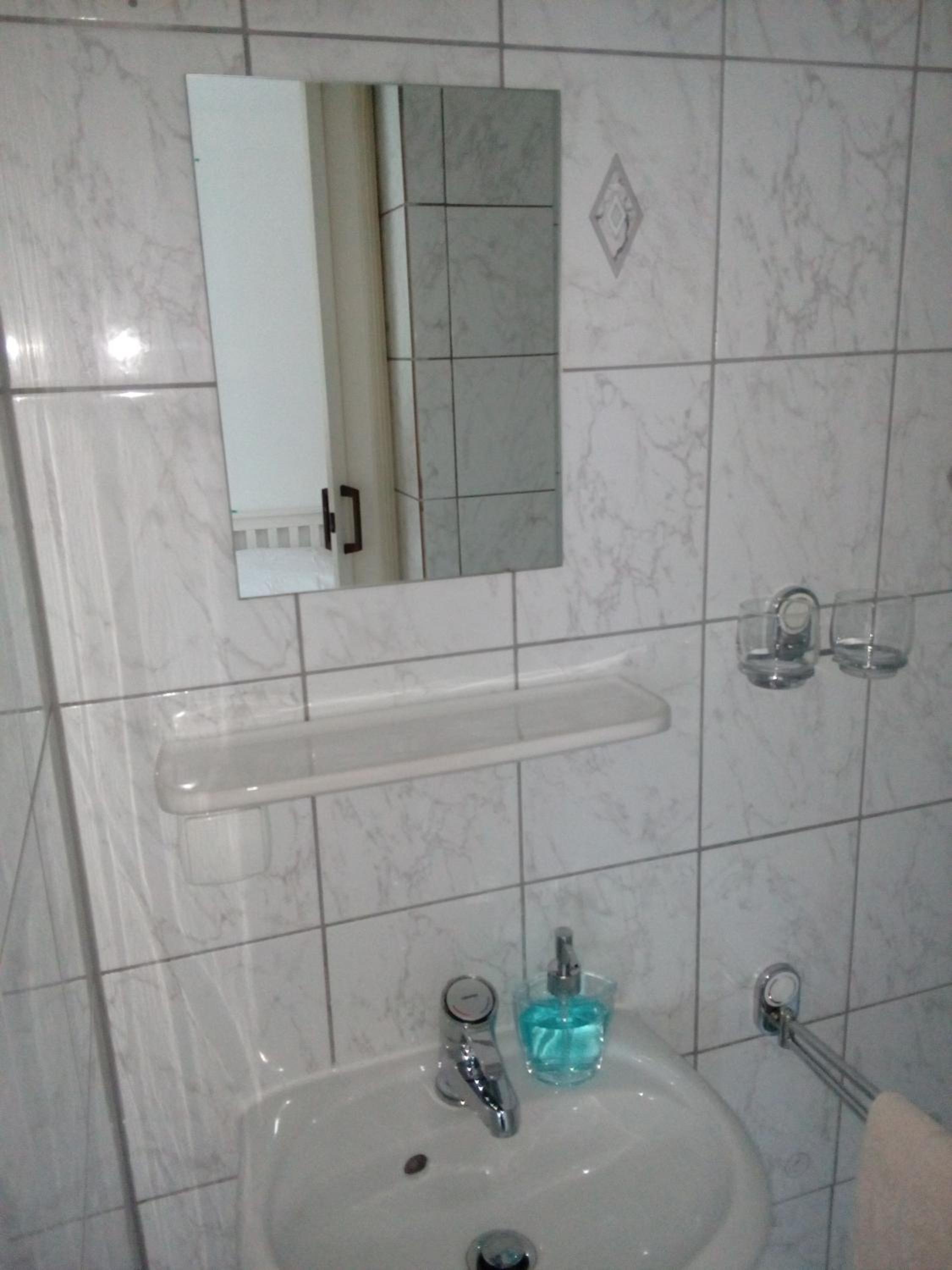 Twin Room with Private Bathroom photo 2