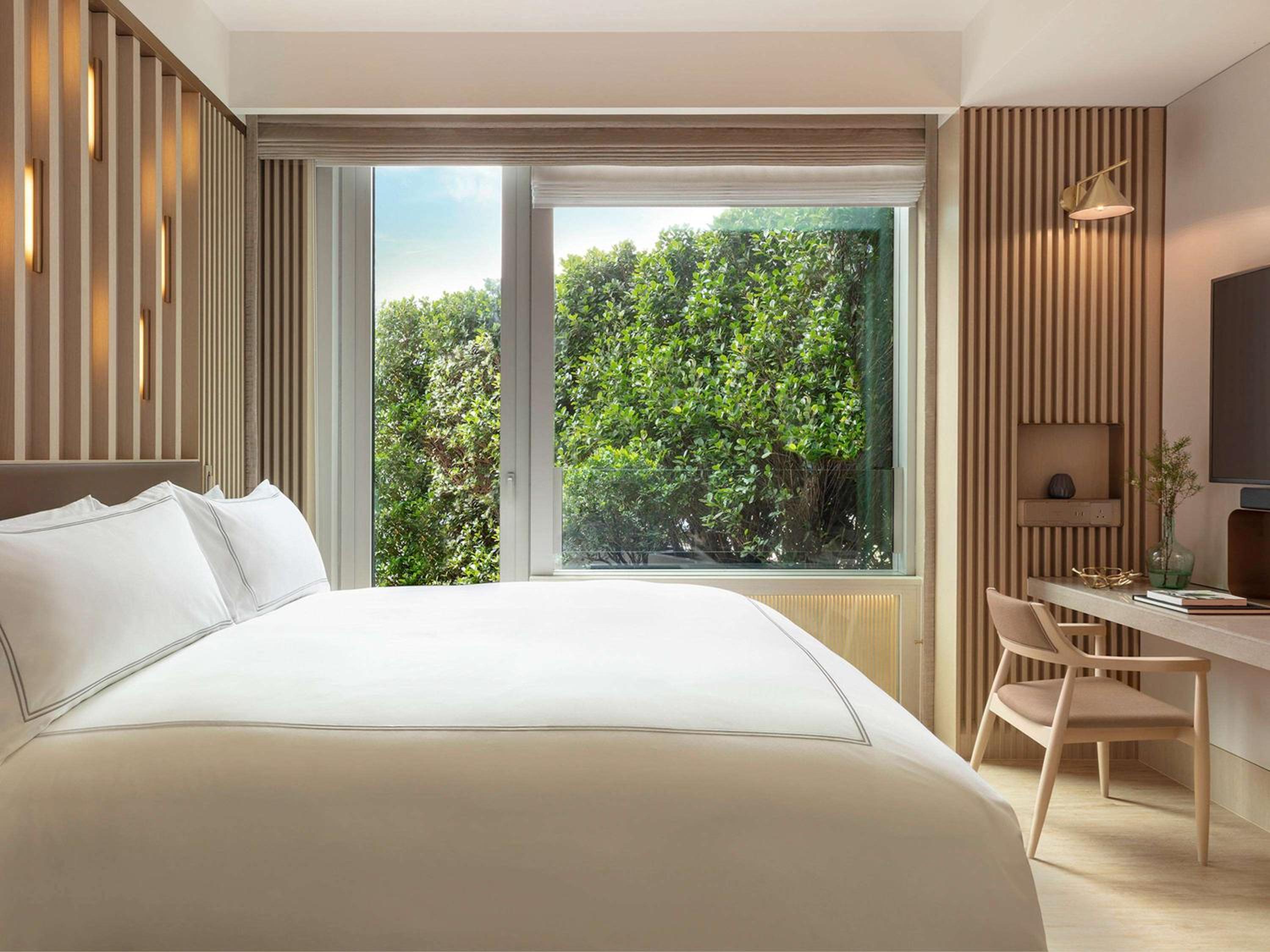 Luxury Executive Room - 1 King Size Bed, Lounge Access, Bathtub Luxury Executive Room - 1 King Size Bed, Lounge Access, Bathtub