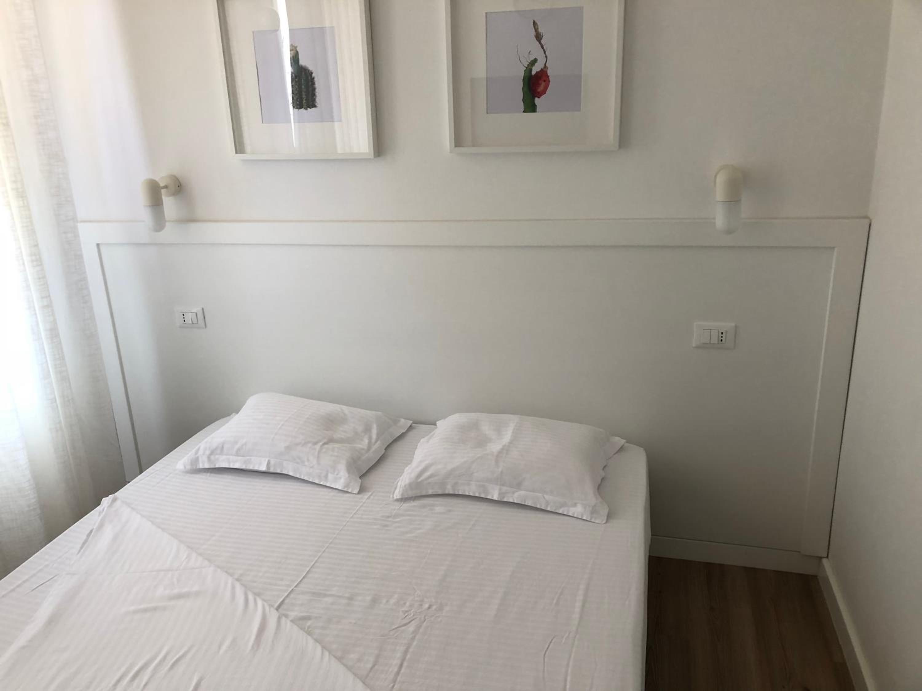 Deluxe Double Room (2 Adults + 1 Child) photo 3