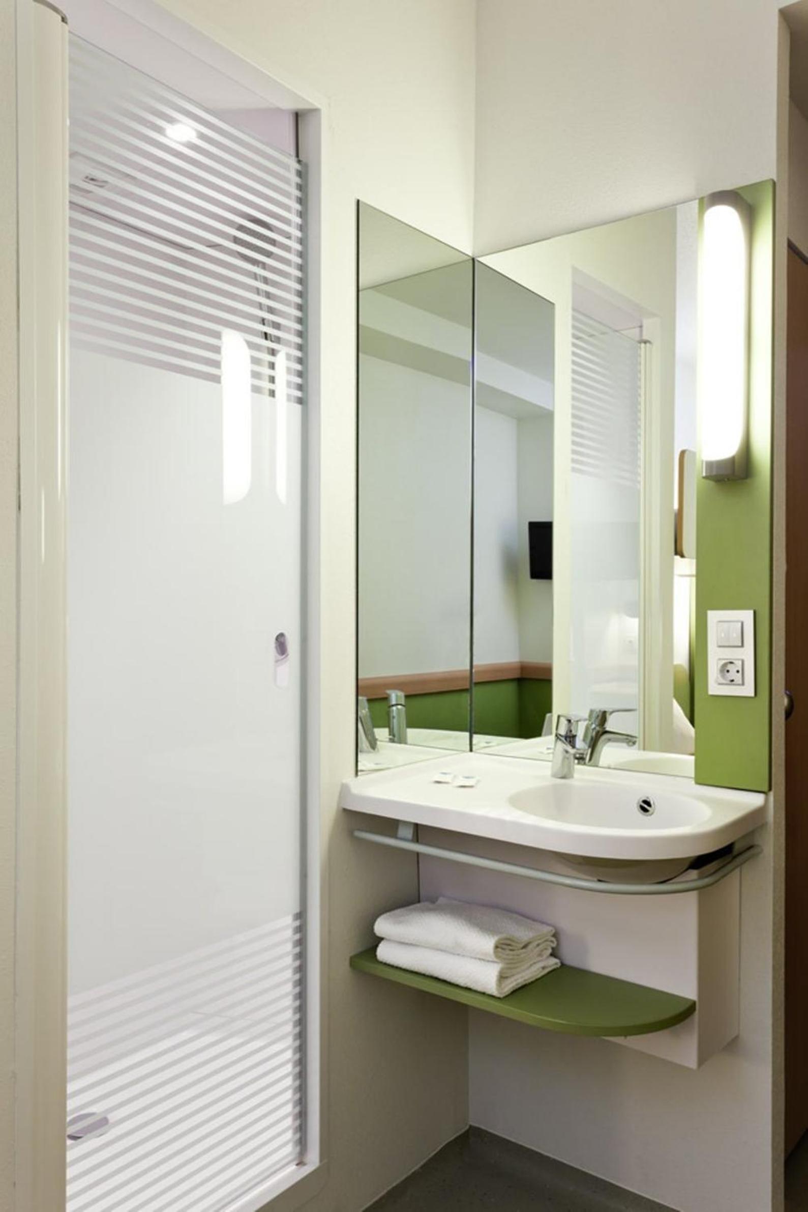 Twin Room - Photo 4