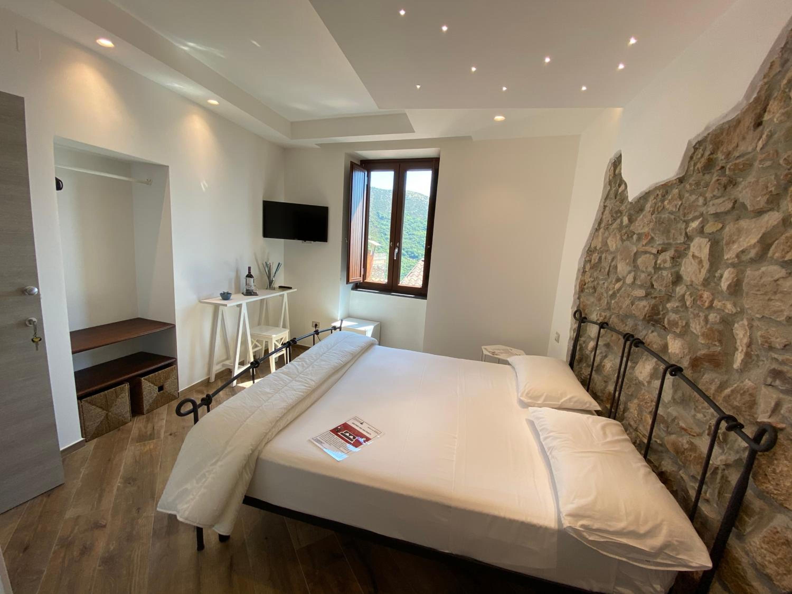 Double Room with Sea View - Photo 26