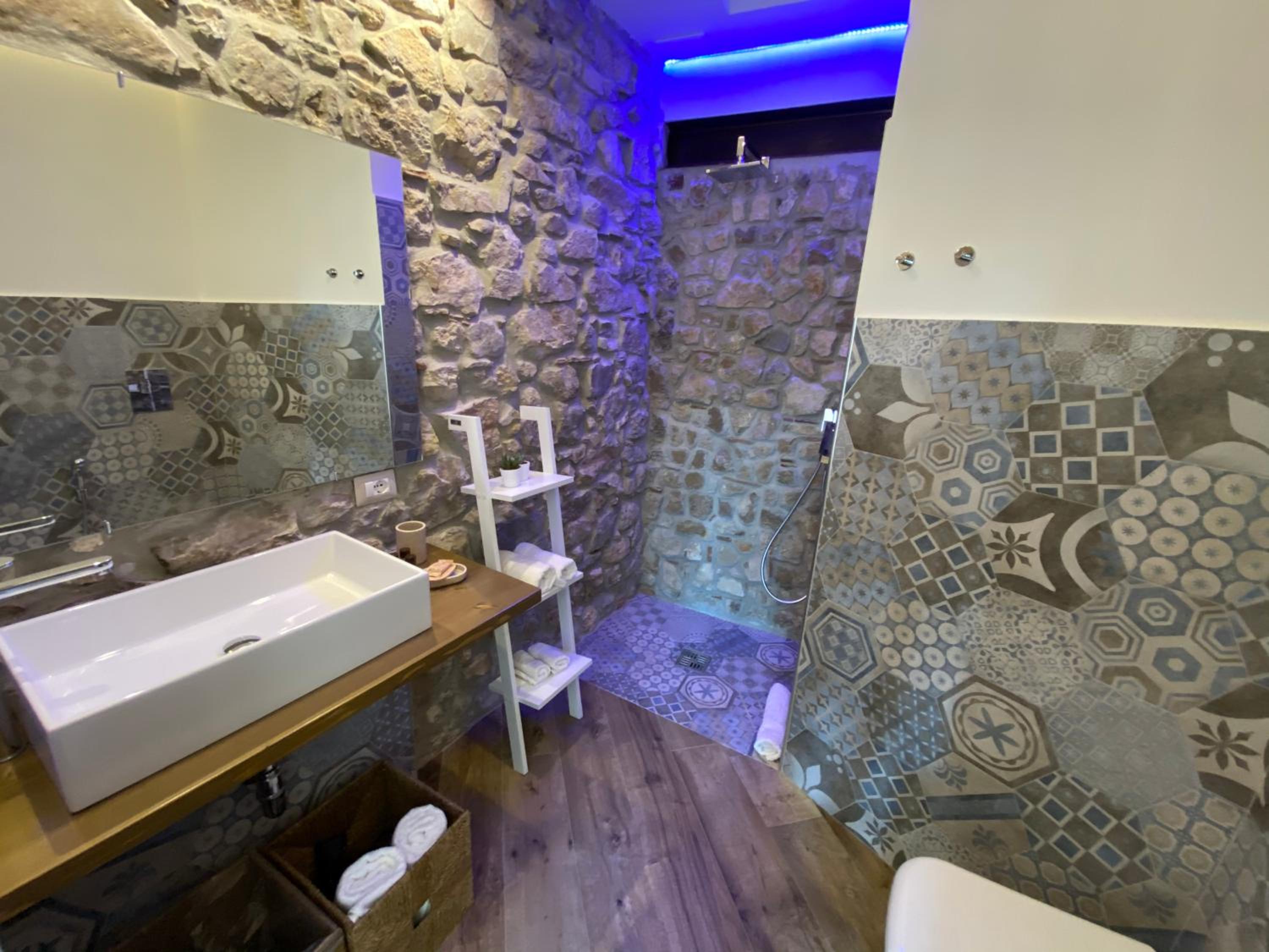 Double Room - Photo 22