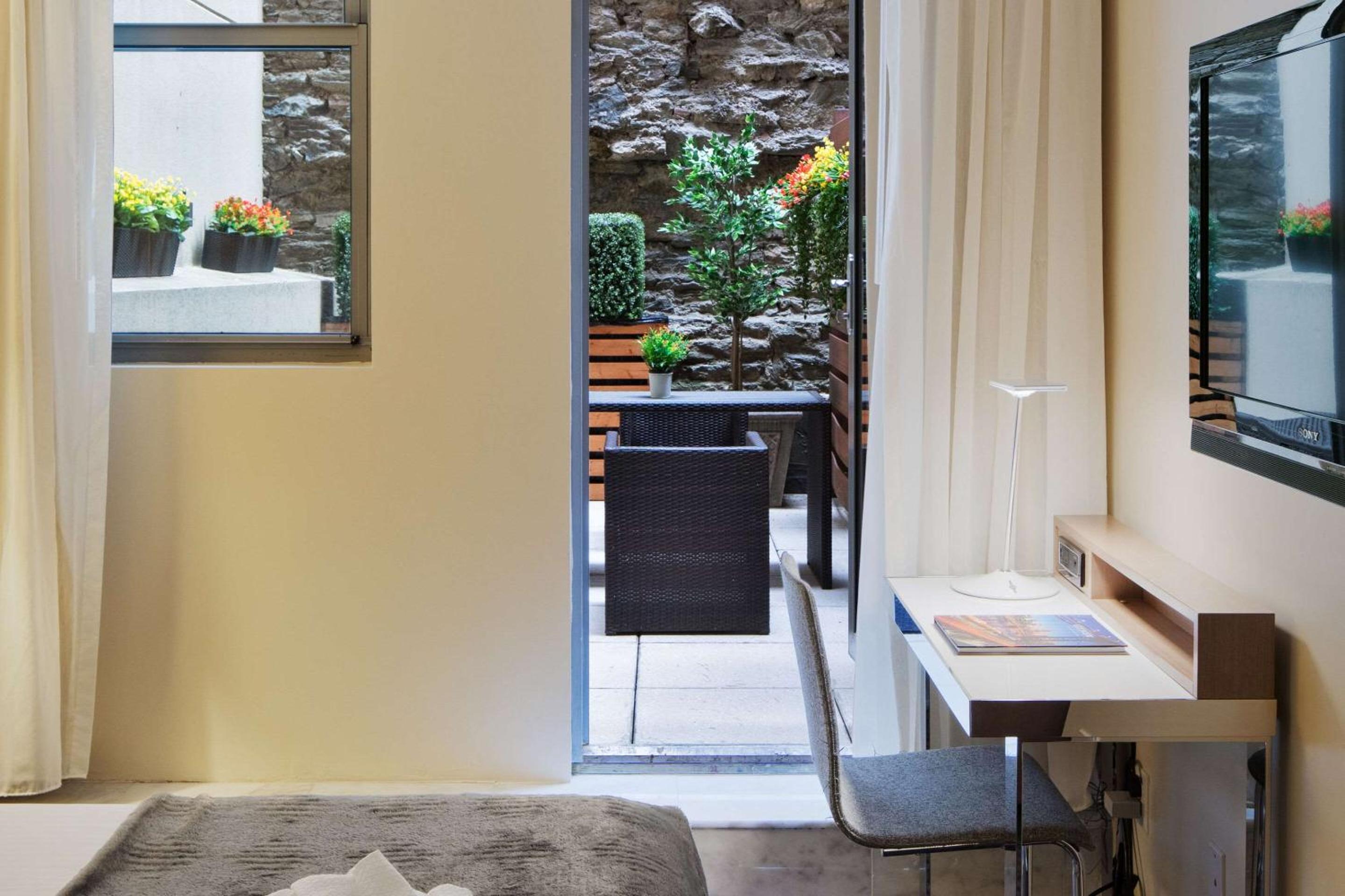 One Double Room with Garden View