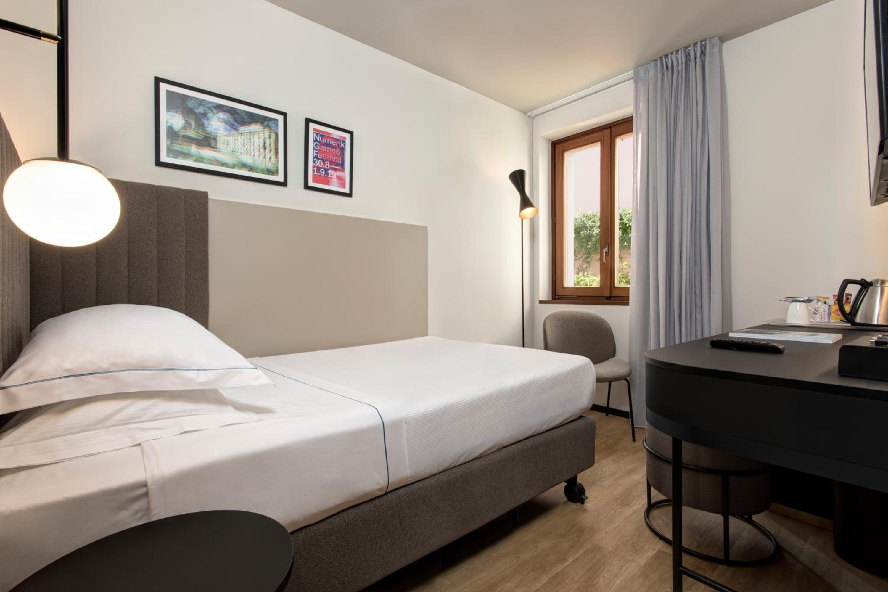 Basic room with air conditioning