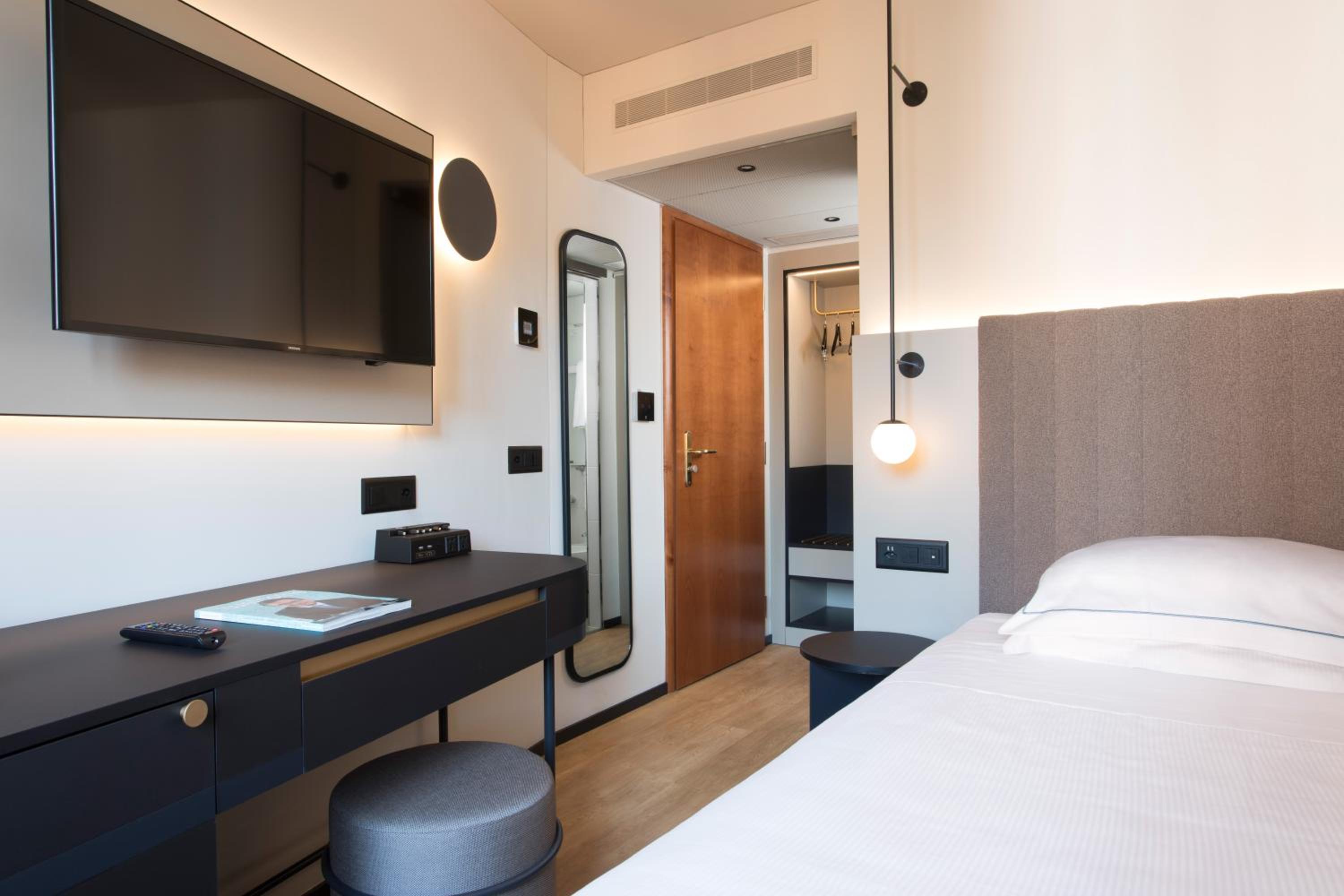 Basic room with air conditioning