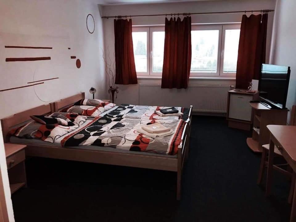 Standard Double or Twin Room - Photo 8