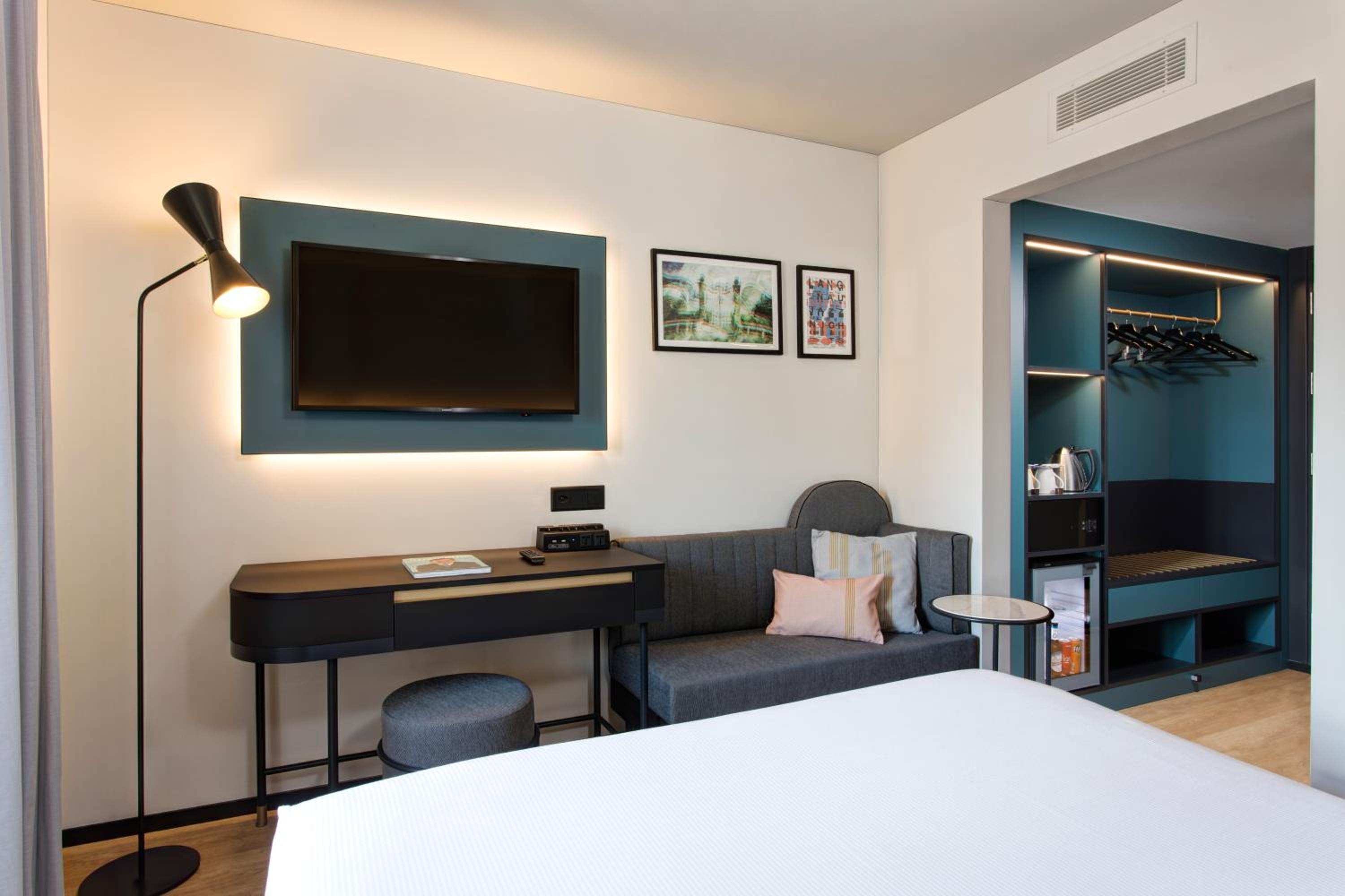 Double or Twin Room Plus with Air Conditioning - Photo 14