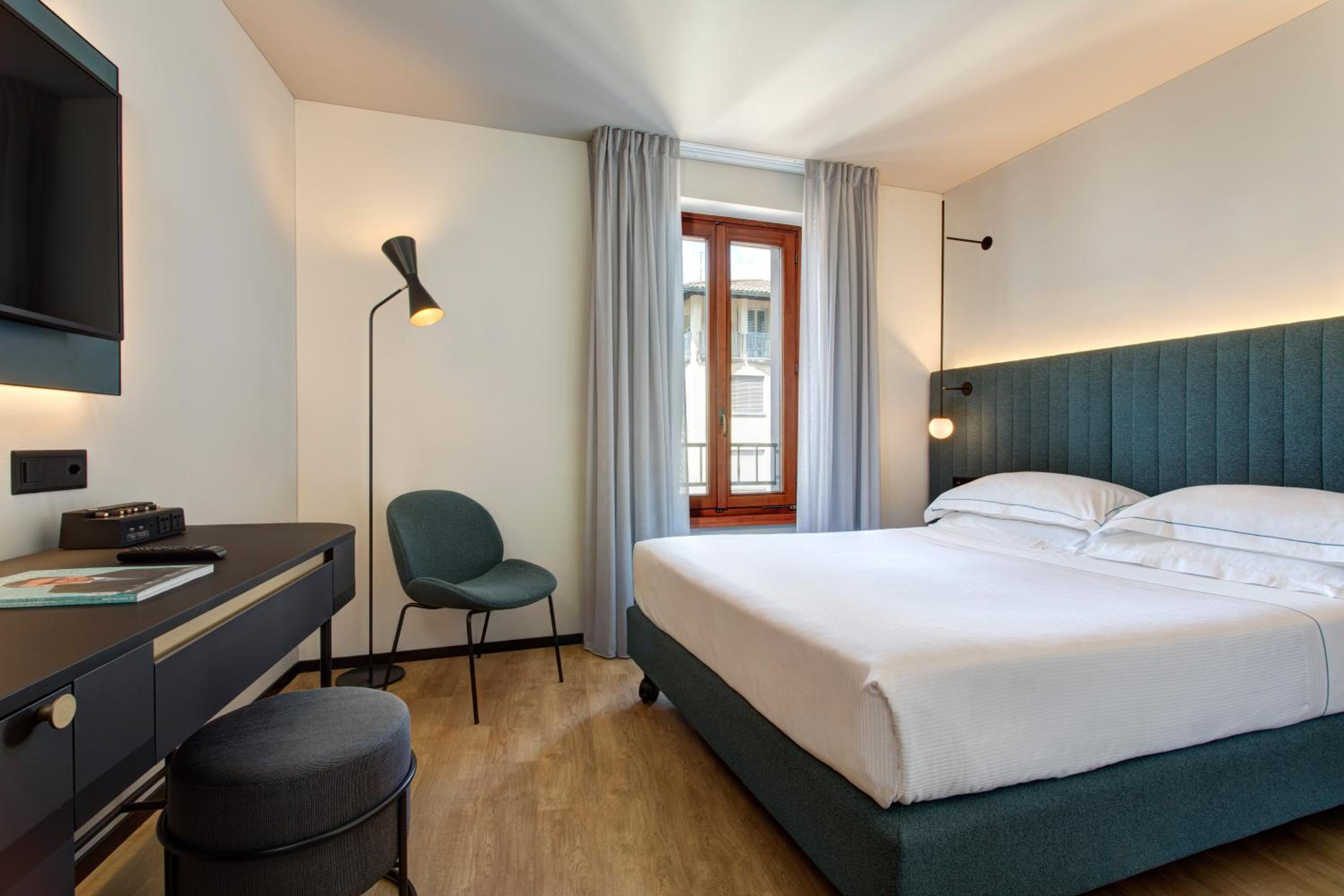 Double or Twin Room Plus with Air Conditioning - Photo 5