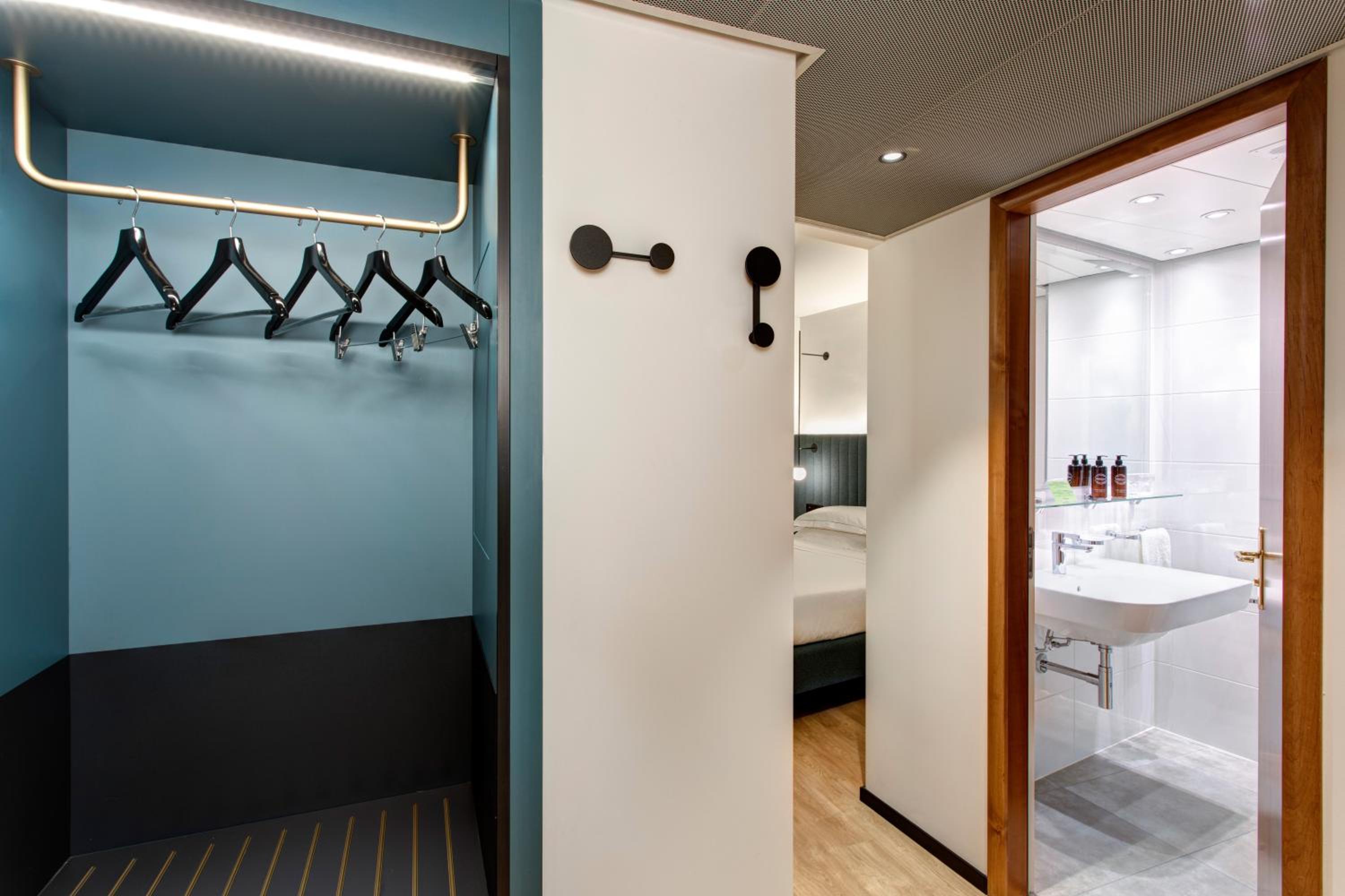Room with Extra Bed and Air Conditioning - Photo 3