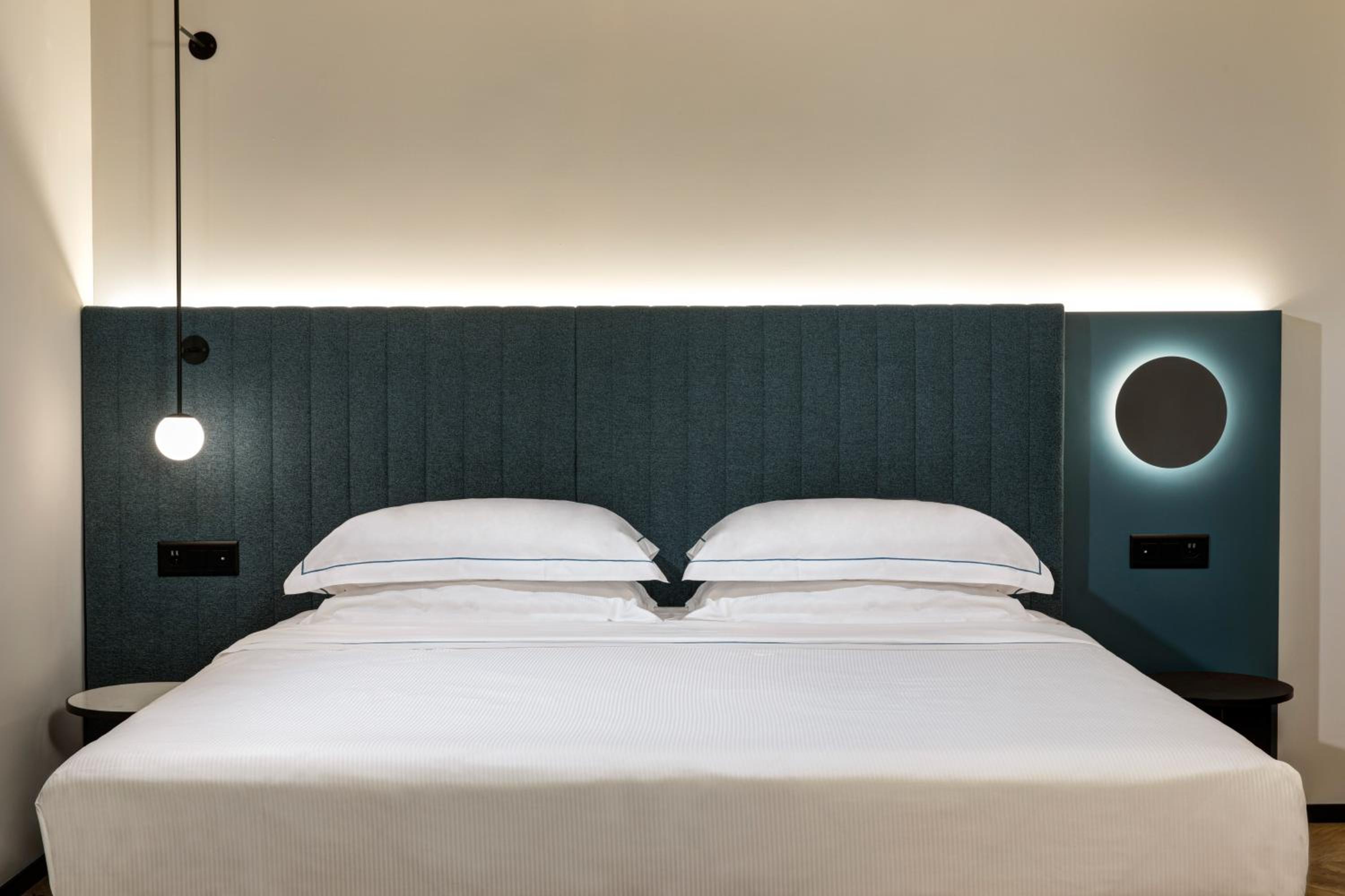 Double or Twin Room with Air Conditioning - Photo 6