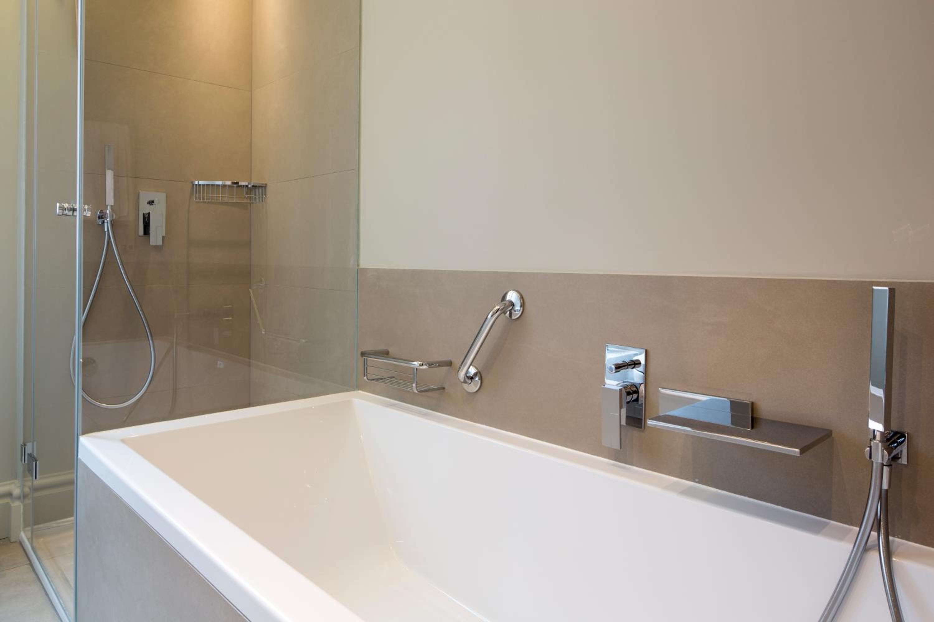 Premium Double or Twin Room with Air Conditioning - Photo 3