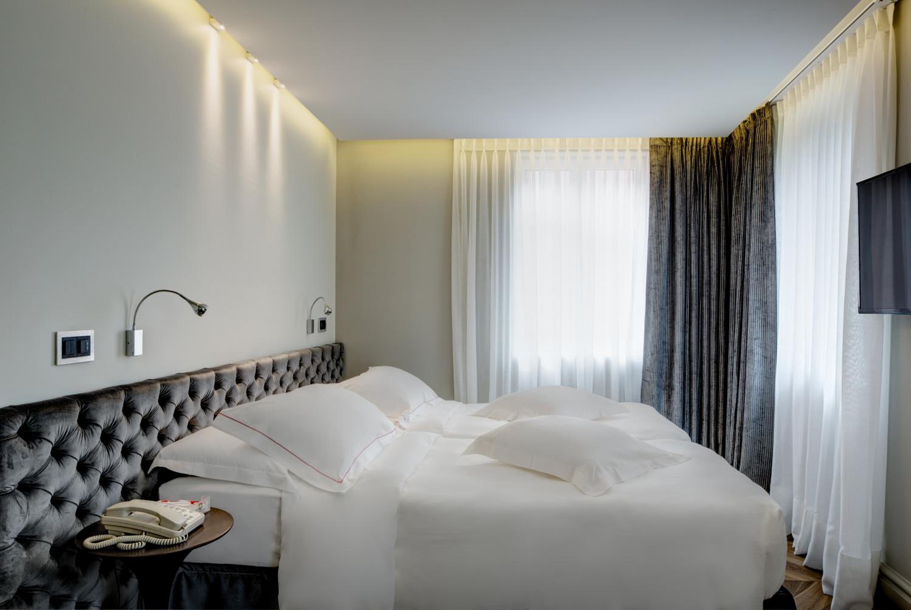 Premium Double or Twin Room with Air Conditioning - Photo 6