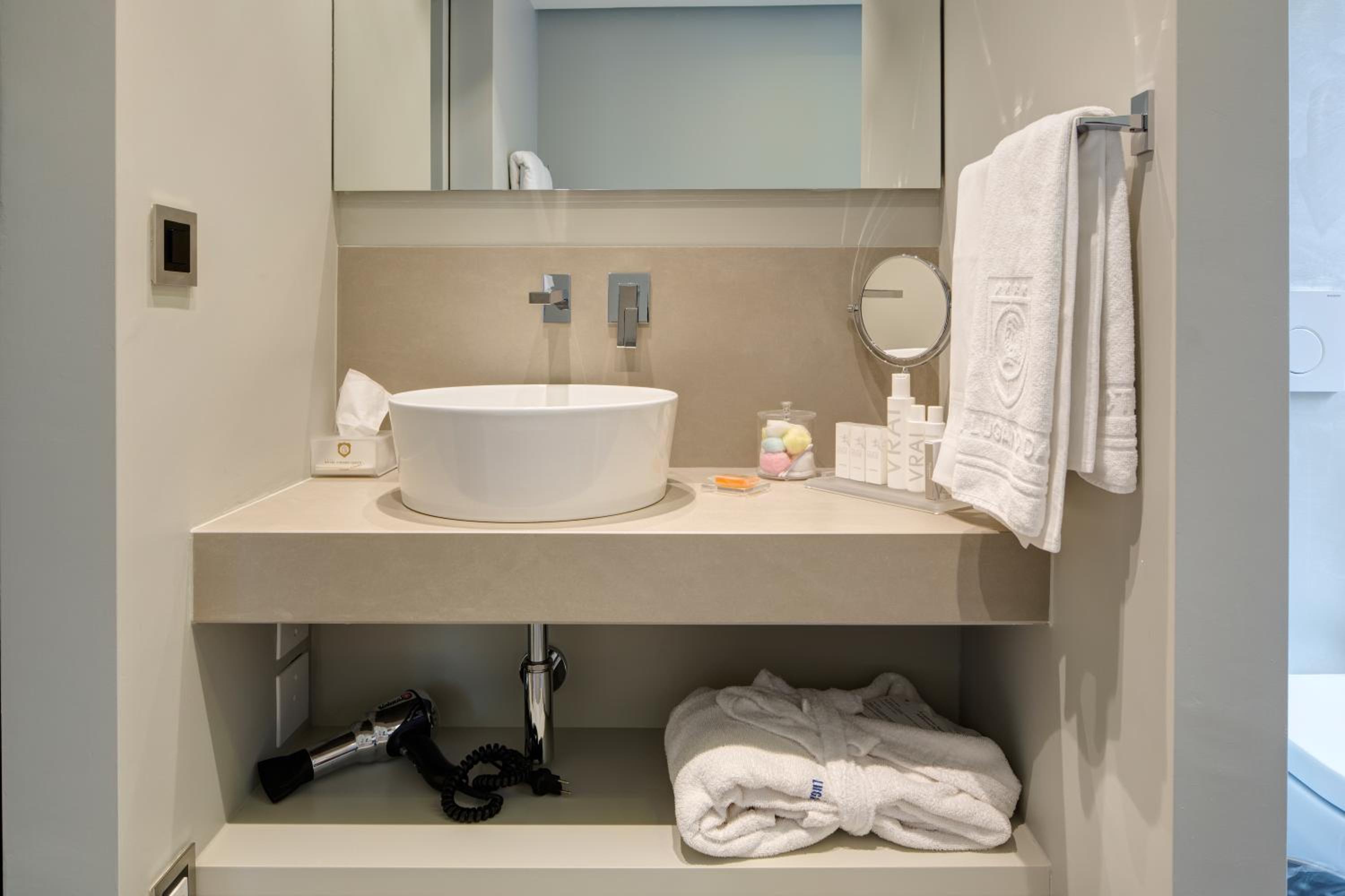 Premium Double or Twin Room with Air Conditioning - Photo 5