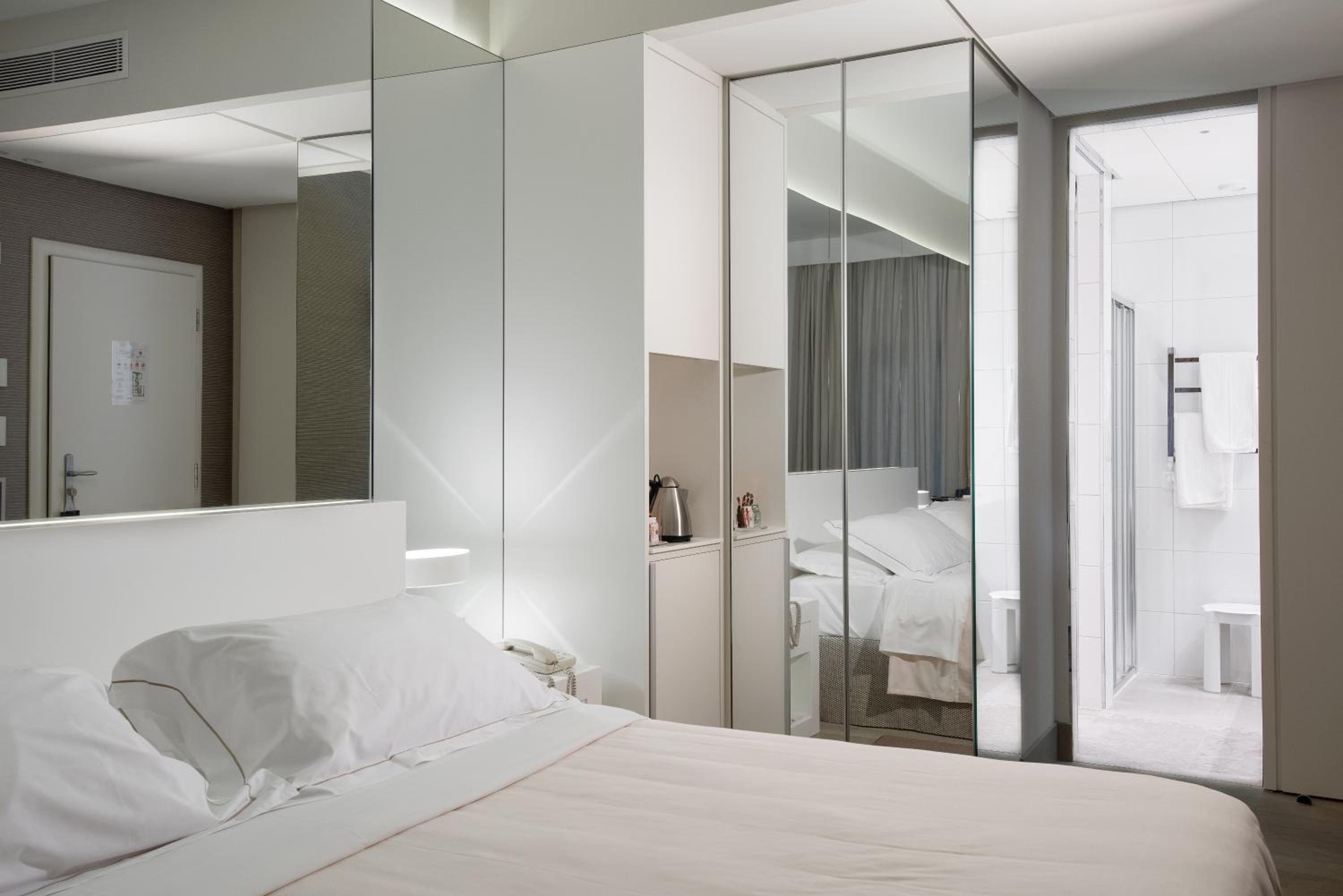 Suite with Air Conditioning - Photo 13
