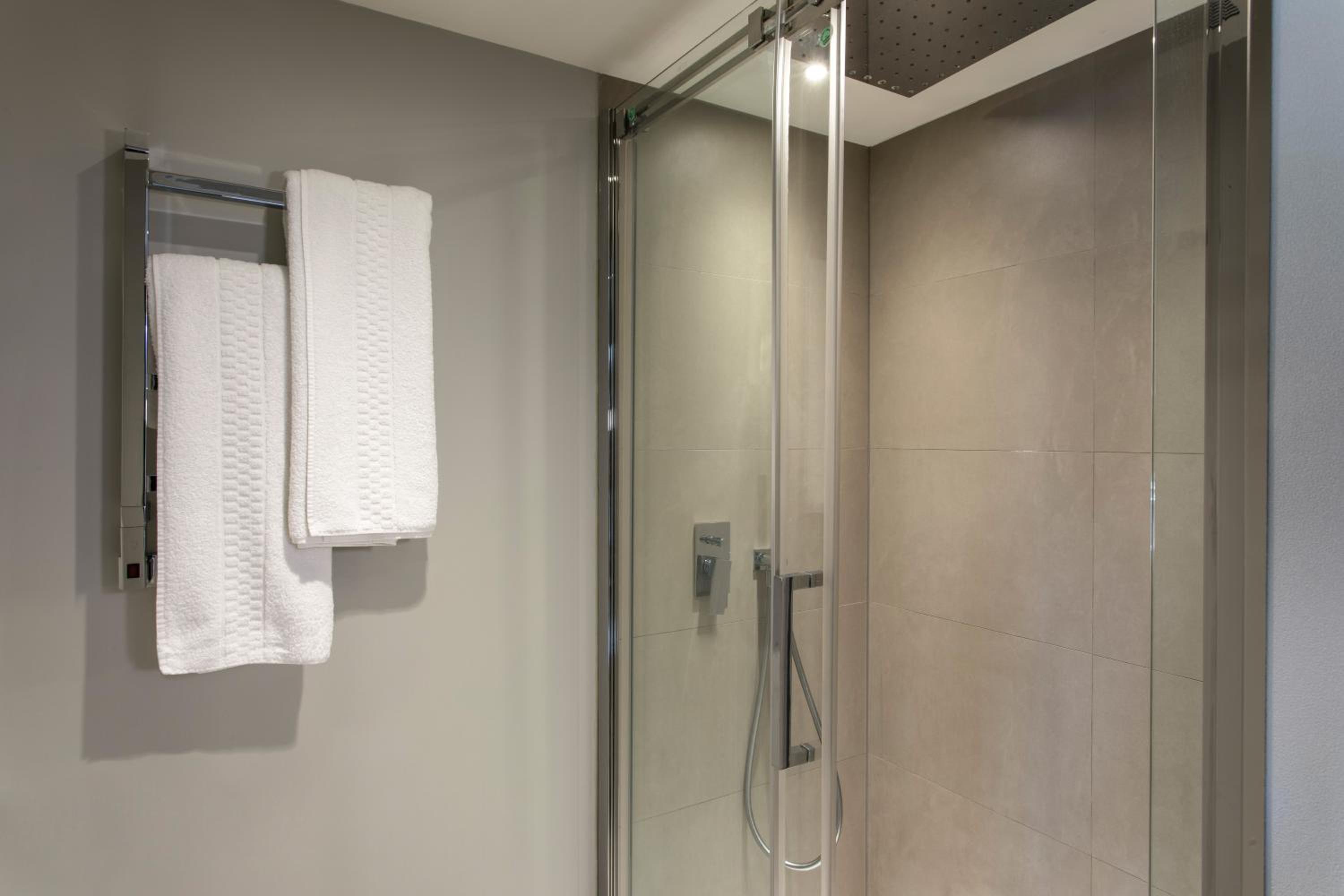 Suite with Air Conditioning - Photo 11