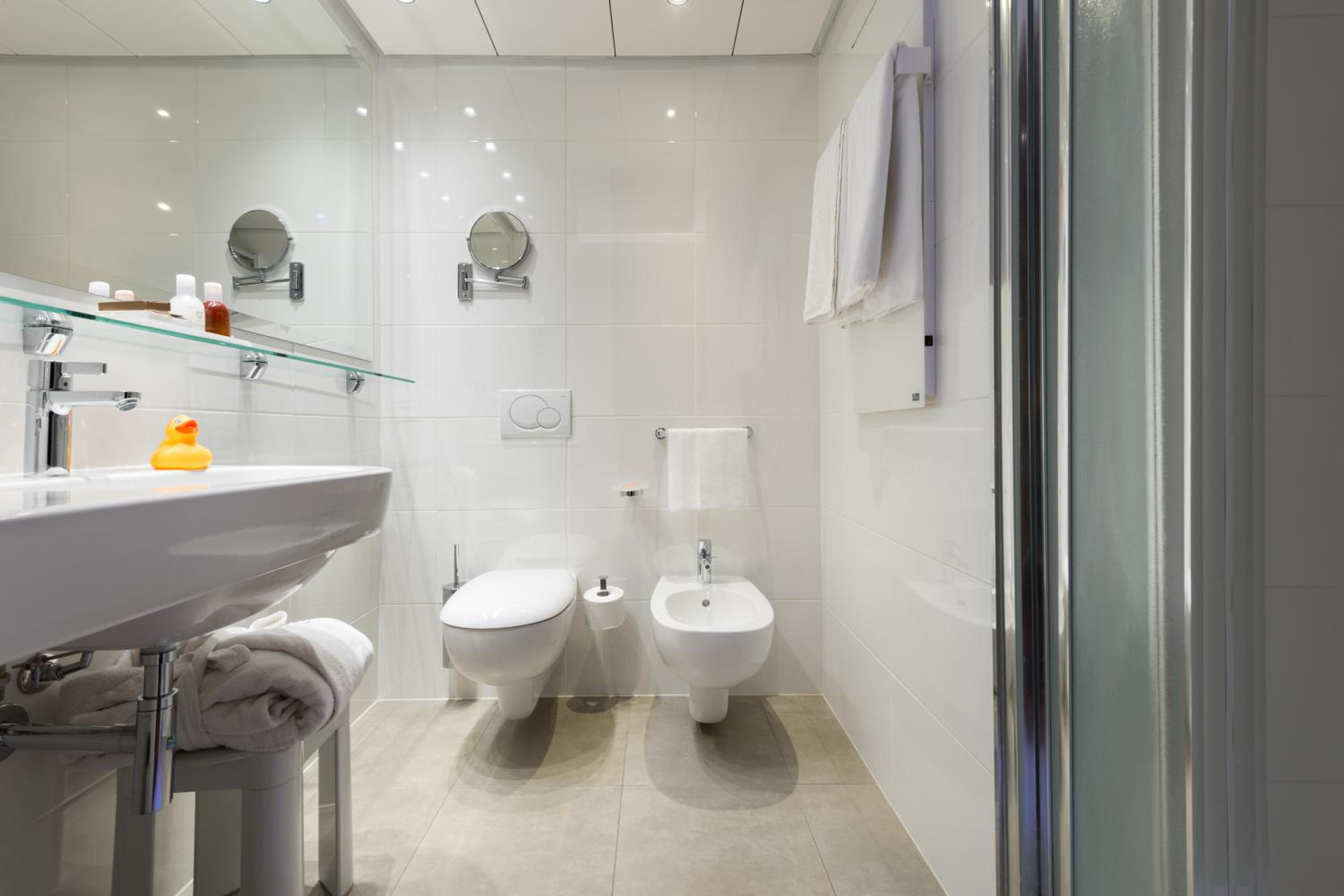 Premium Double or Twin Room with Air Conditioning - Photo 7