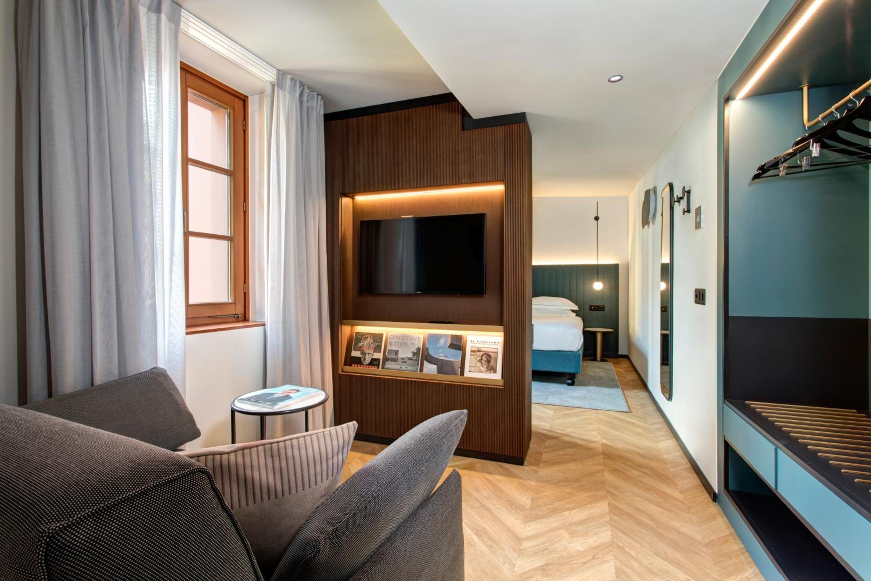 Premium Double or Twin Room with Air Conditioning - Photo 8