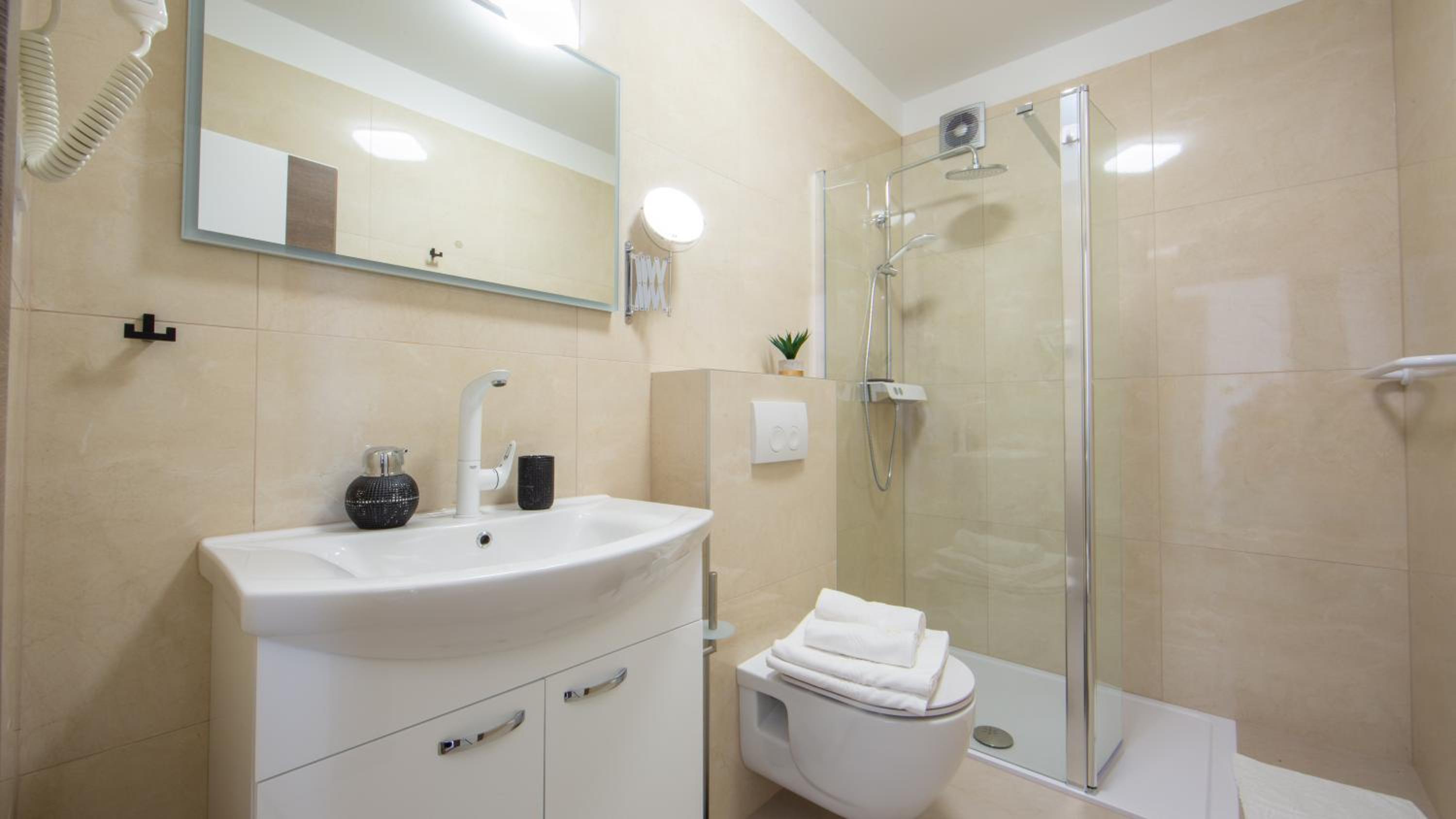 Deluxe Double Room with Balcony and Sea View - Photo 14