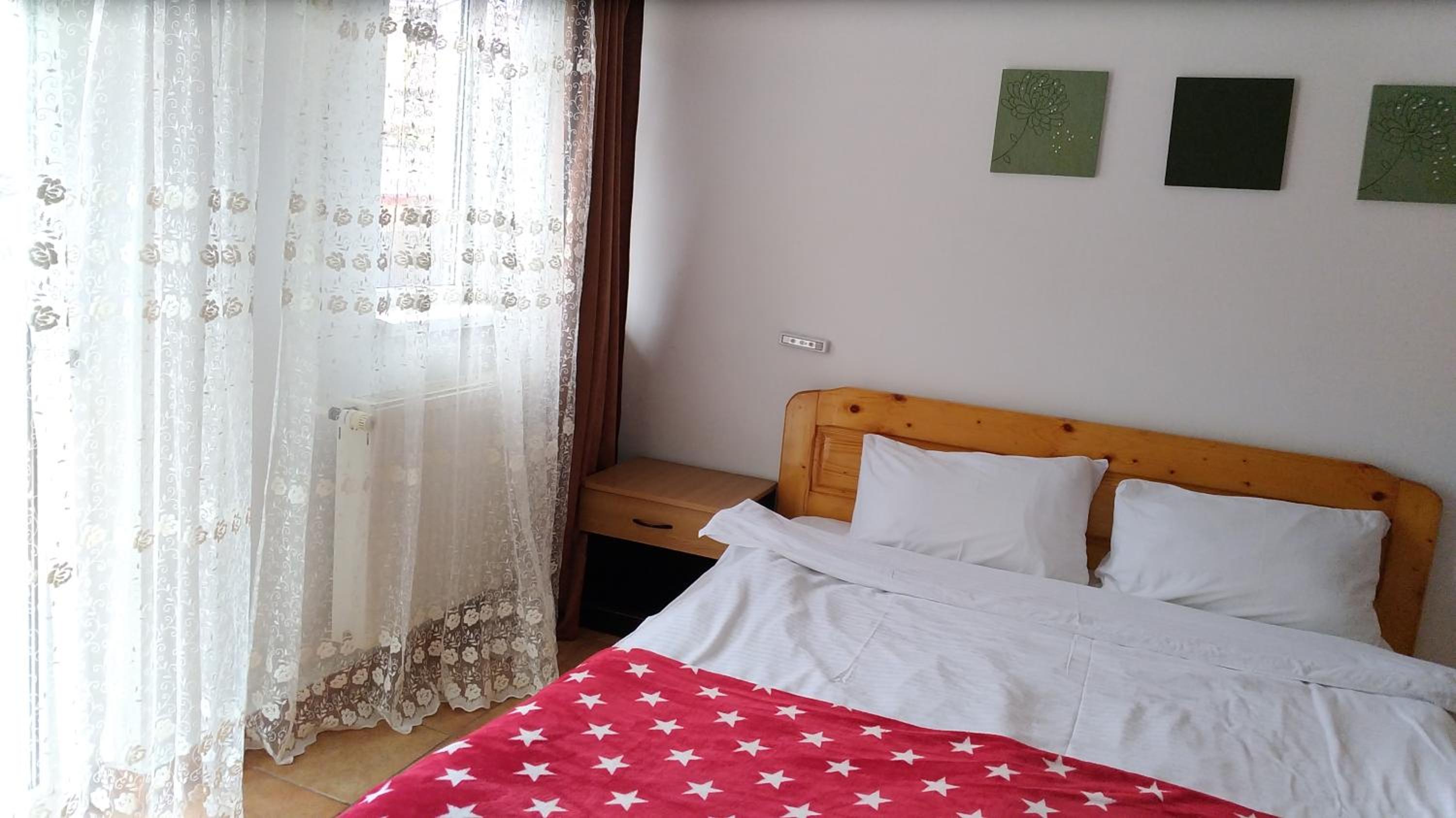 King Room with Balcony - Photo 13