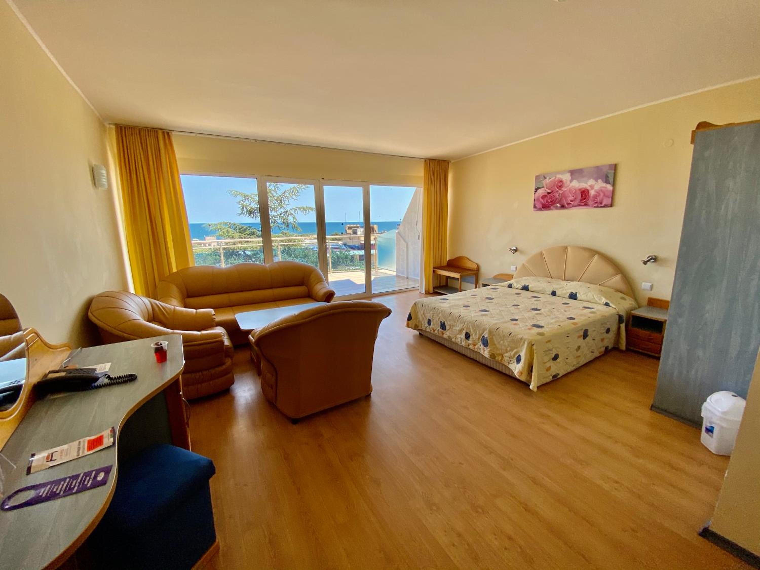 Family Room with Balcony (2 Adults + 2 Children)