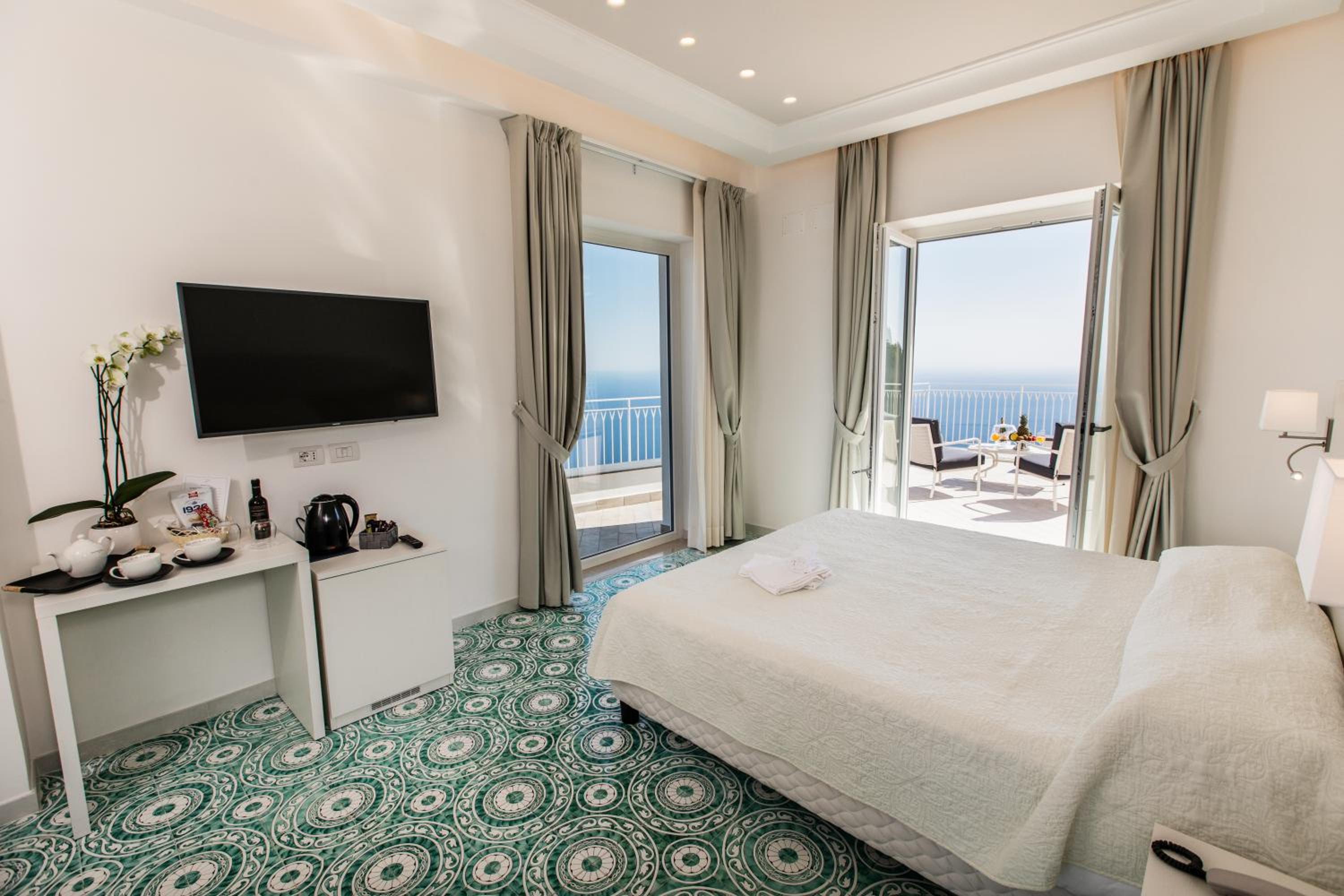 Superior King Room - Photo 1