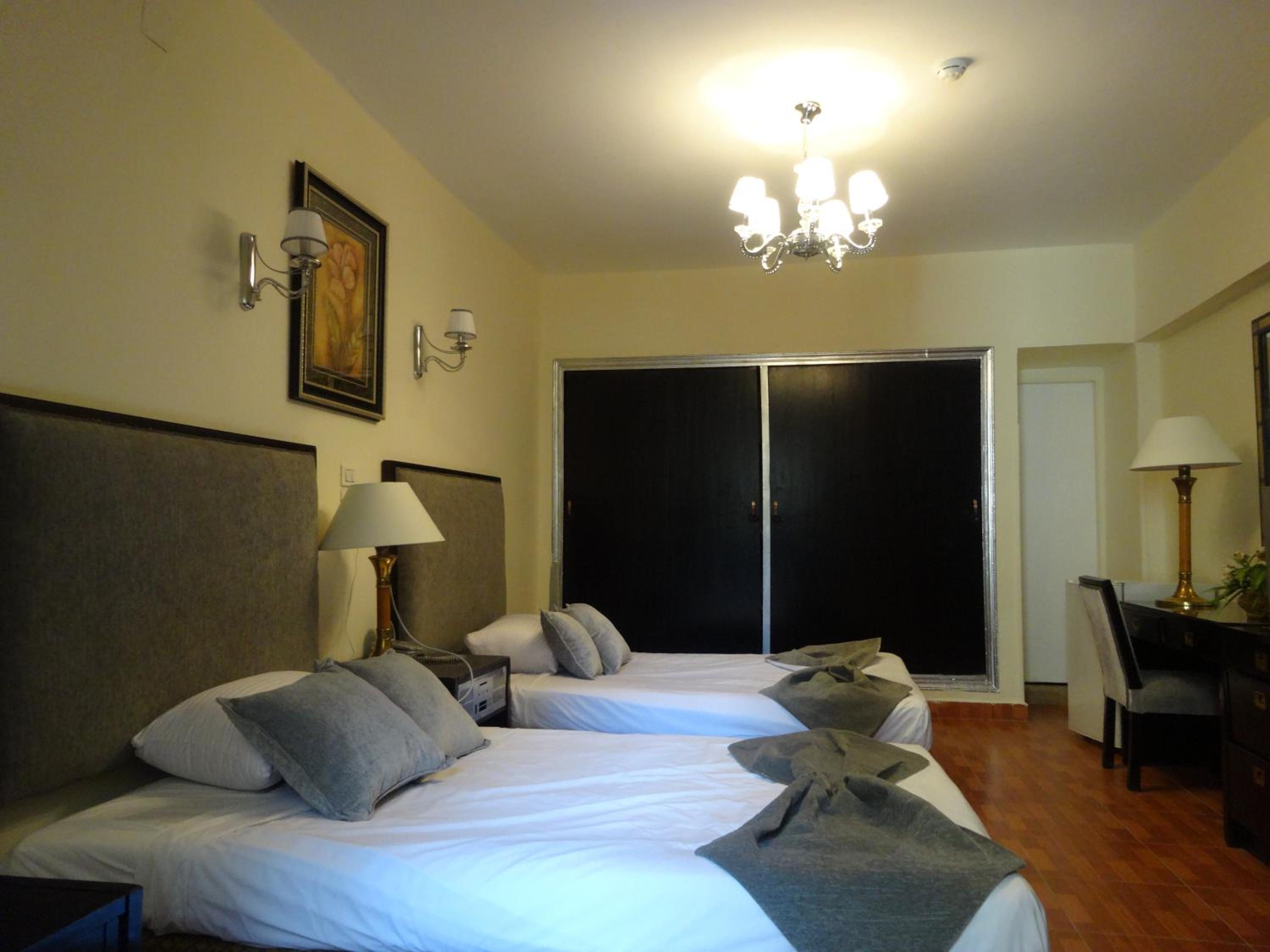 Standard Double or Twin Room - Photo 15