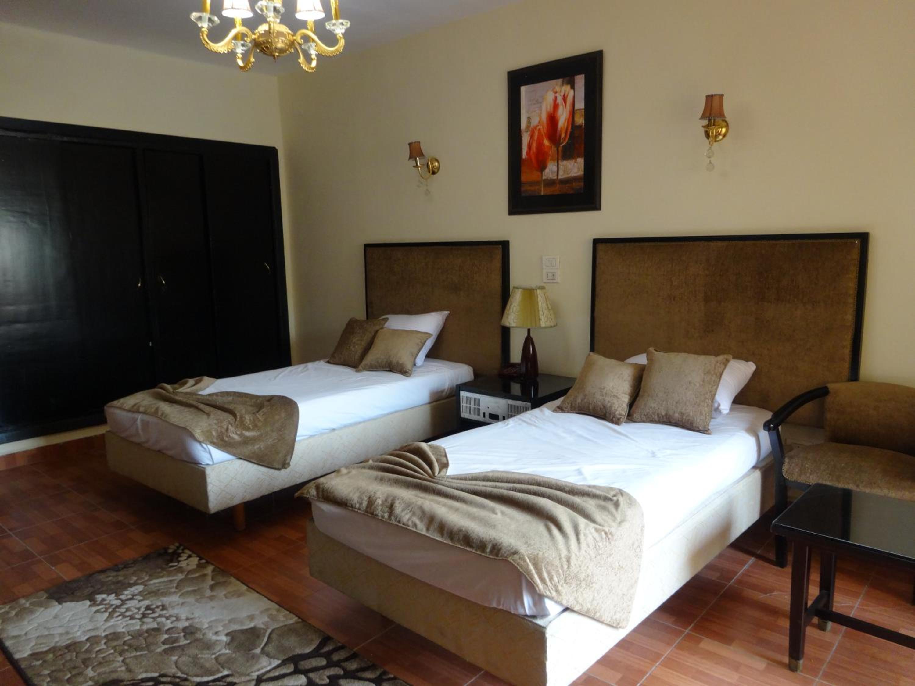 Standard Double or Twin Room - Photo 16