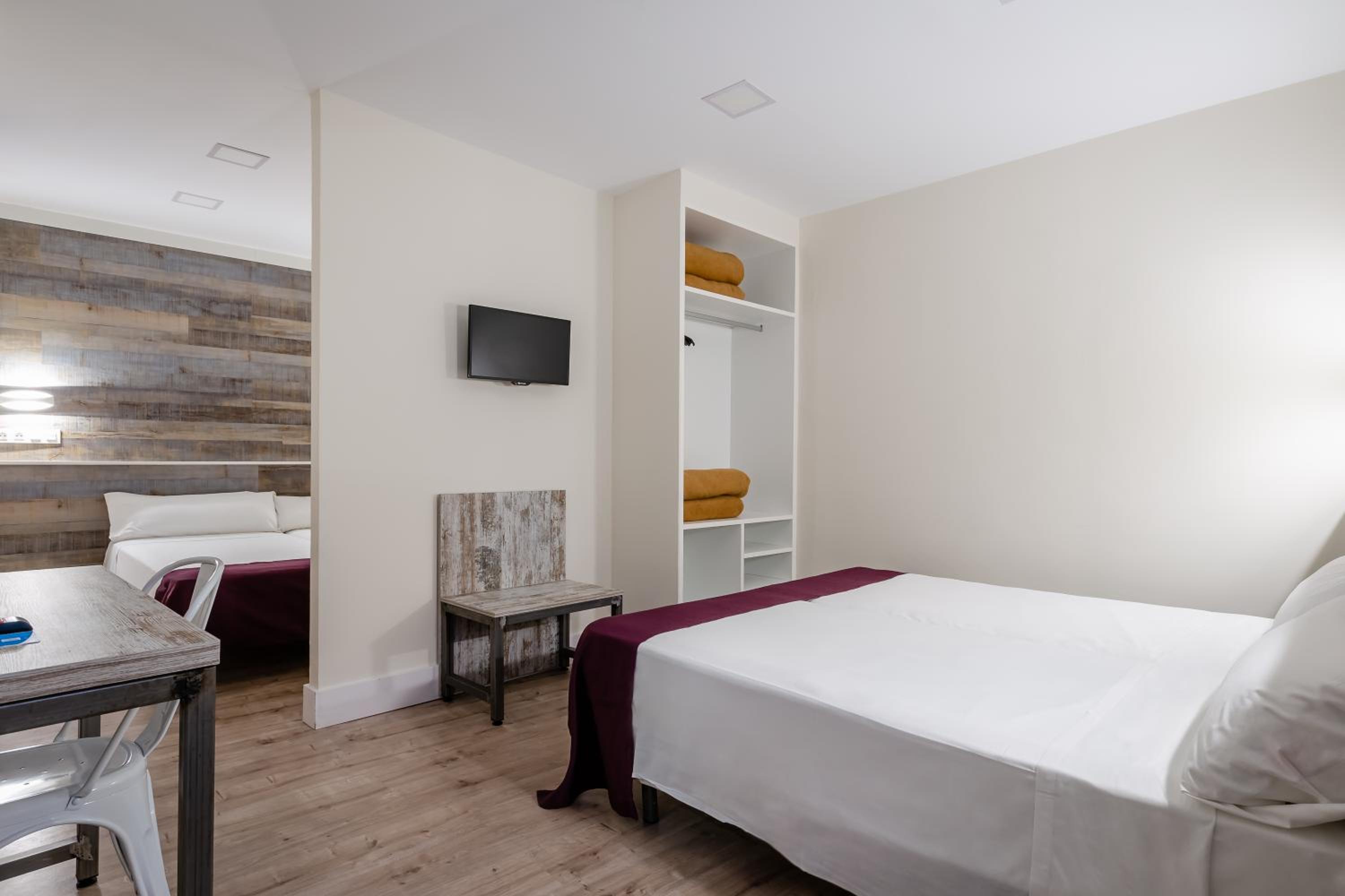 Triple Room - Photo 11