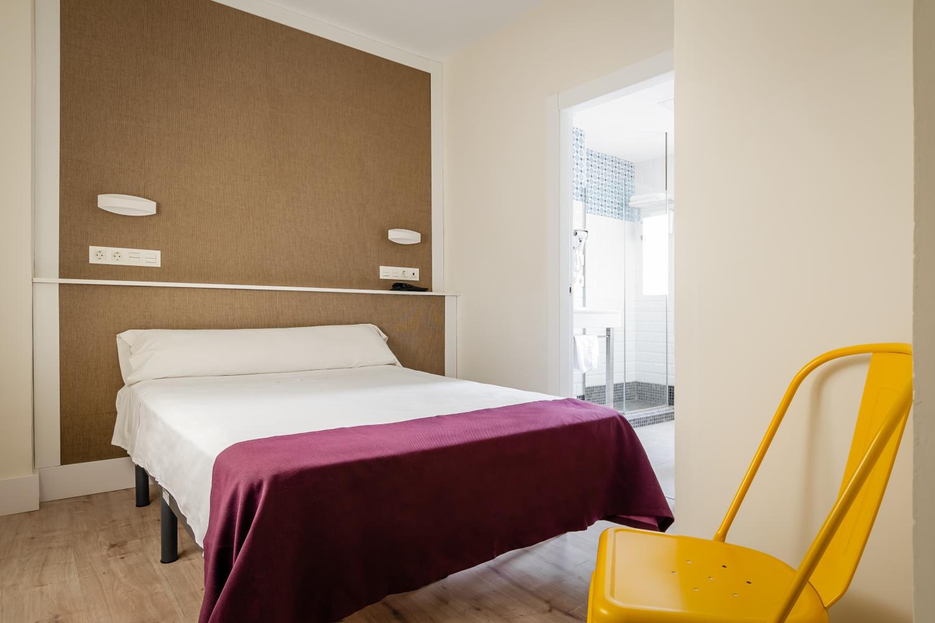 Double or Twin Room - Photo 2