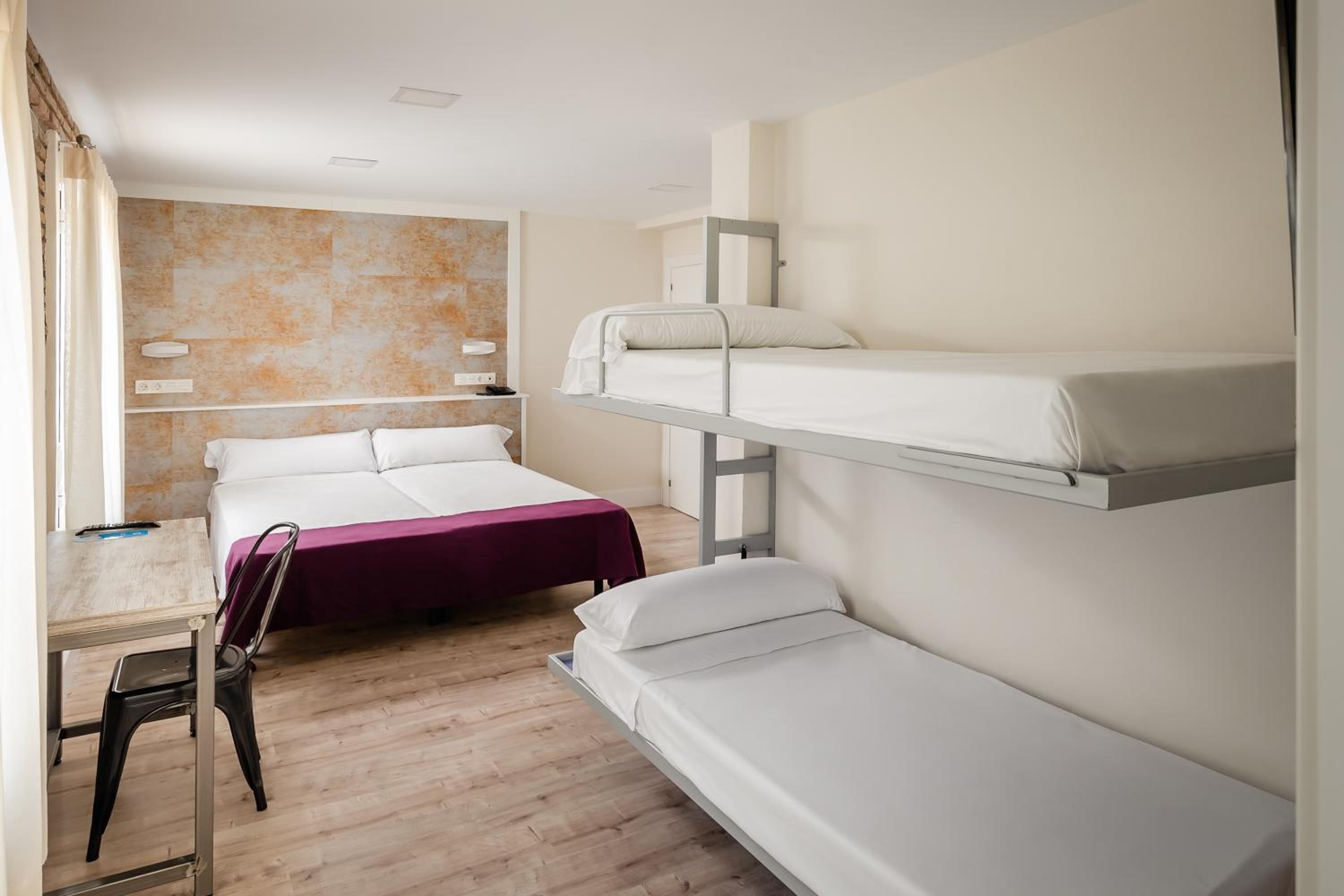 Triple Room - Photo 13