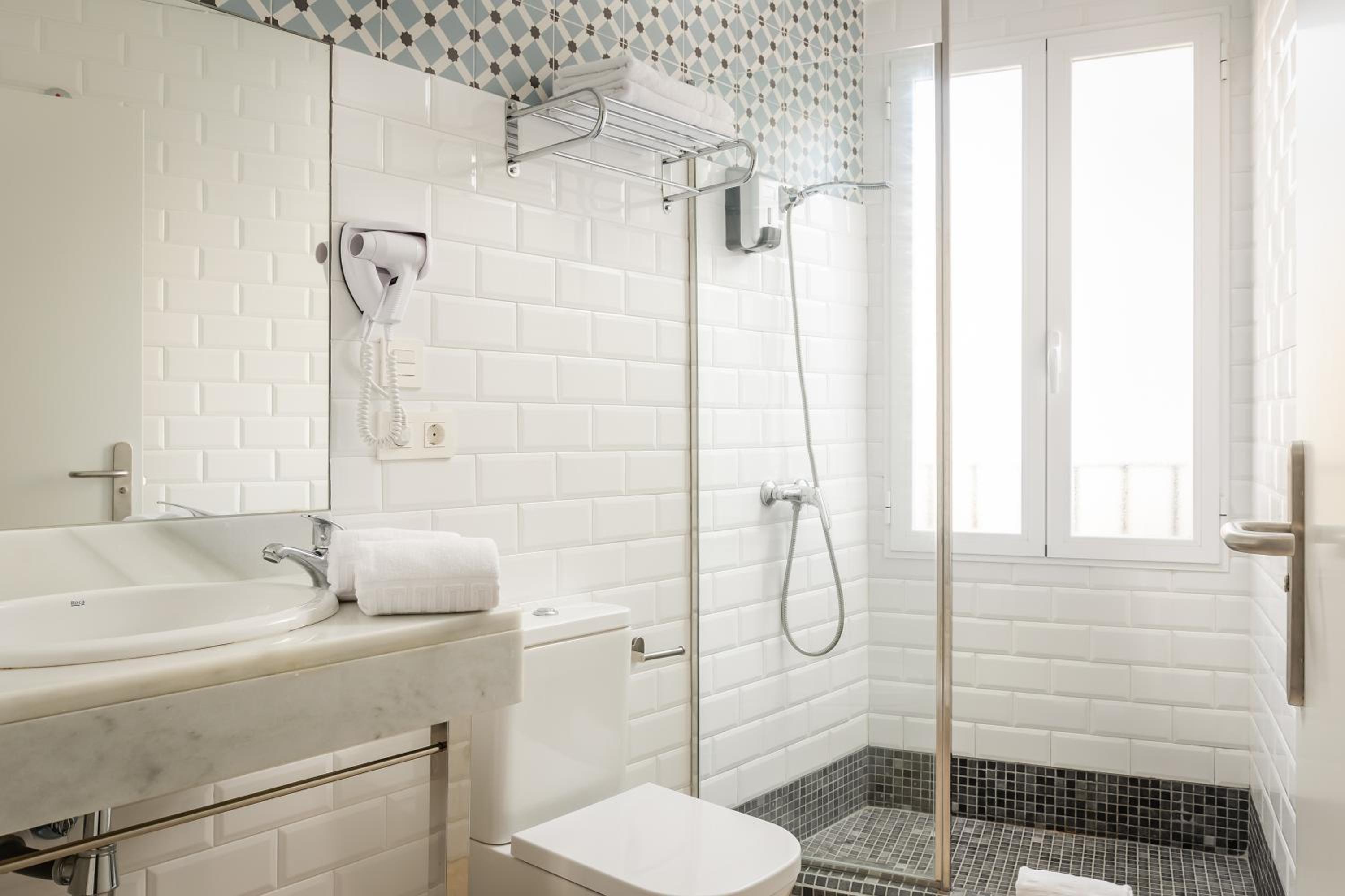 Triple Room - Photo 12