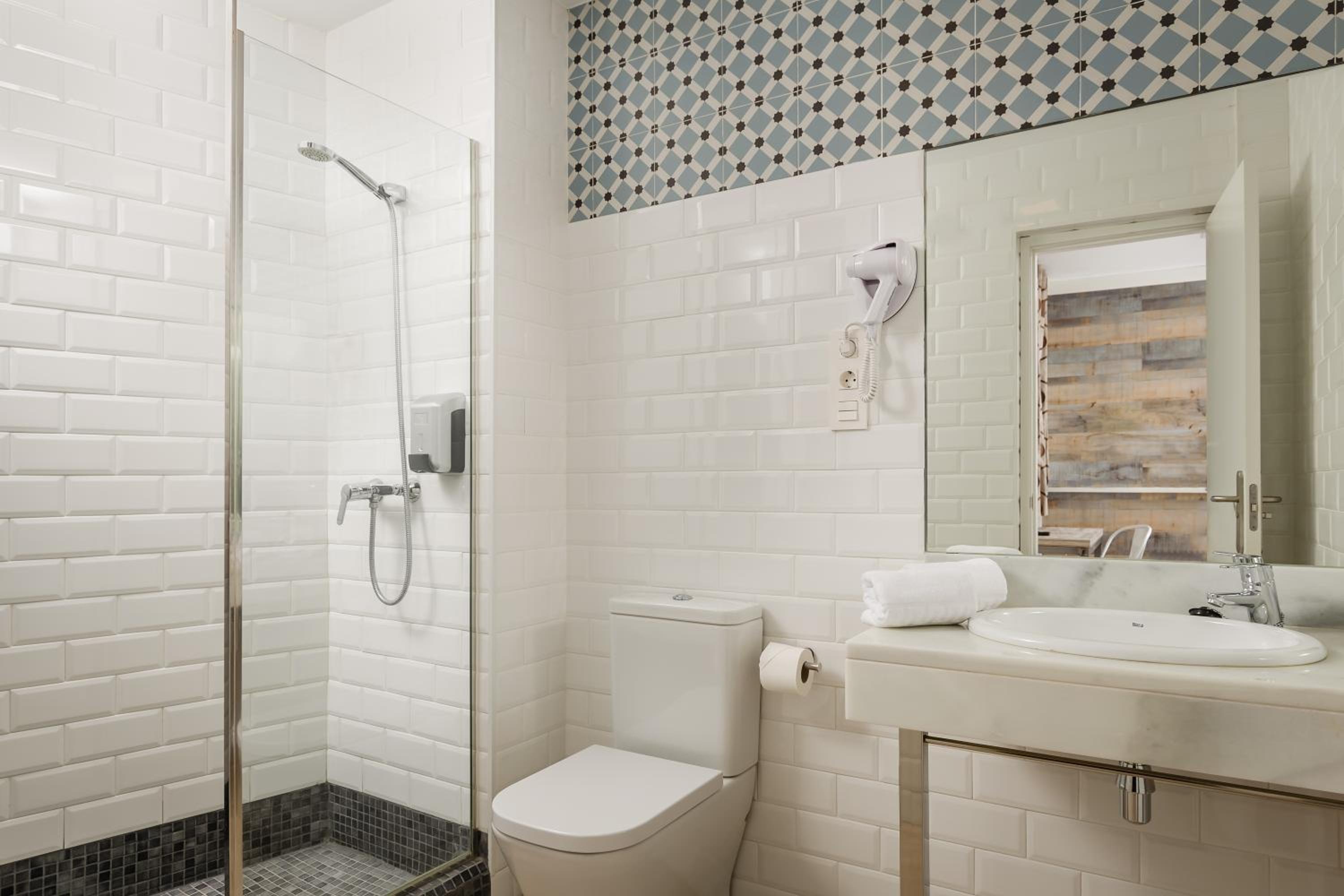 Triple Room - Photo 9