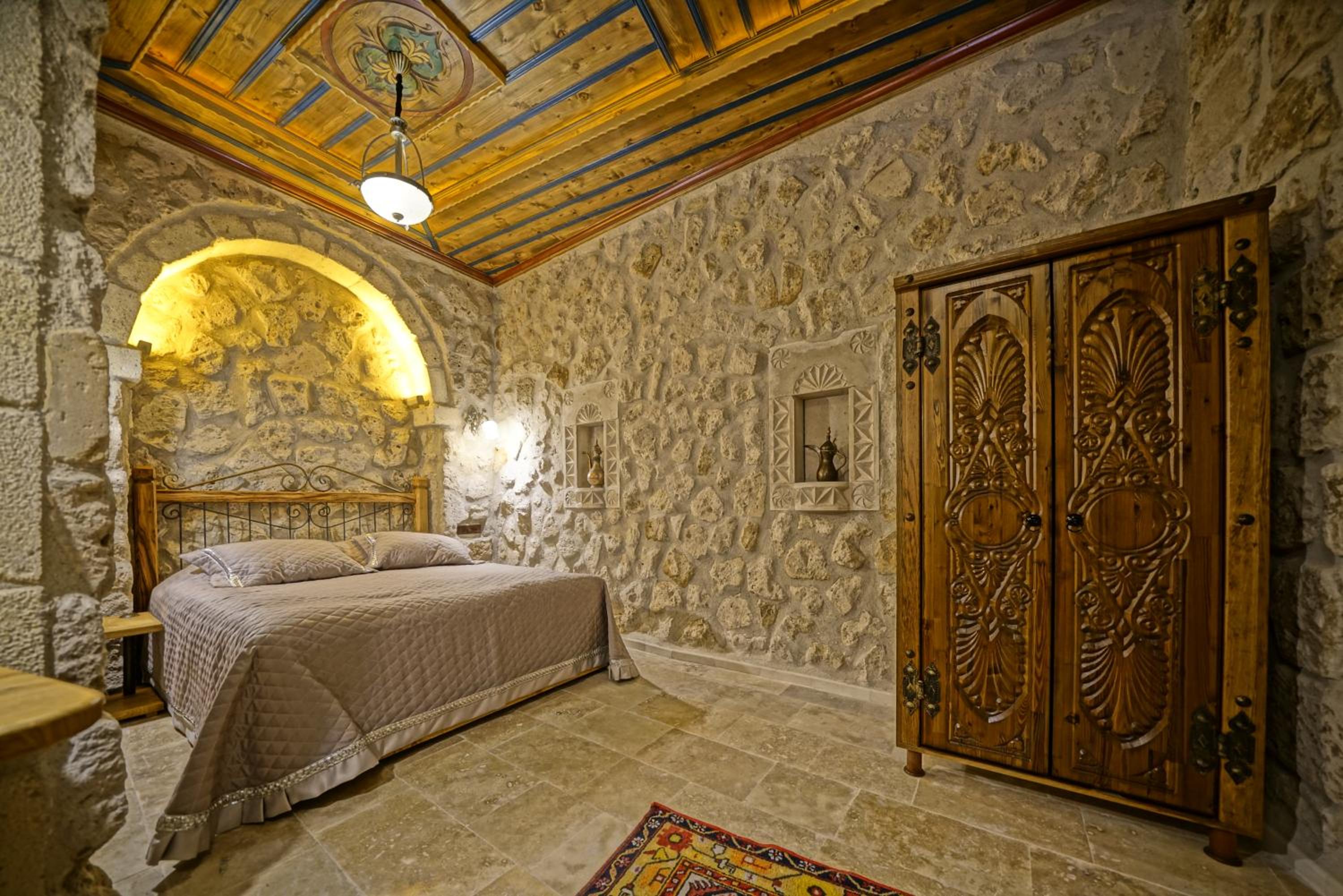 Deluxe Stone Room