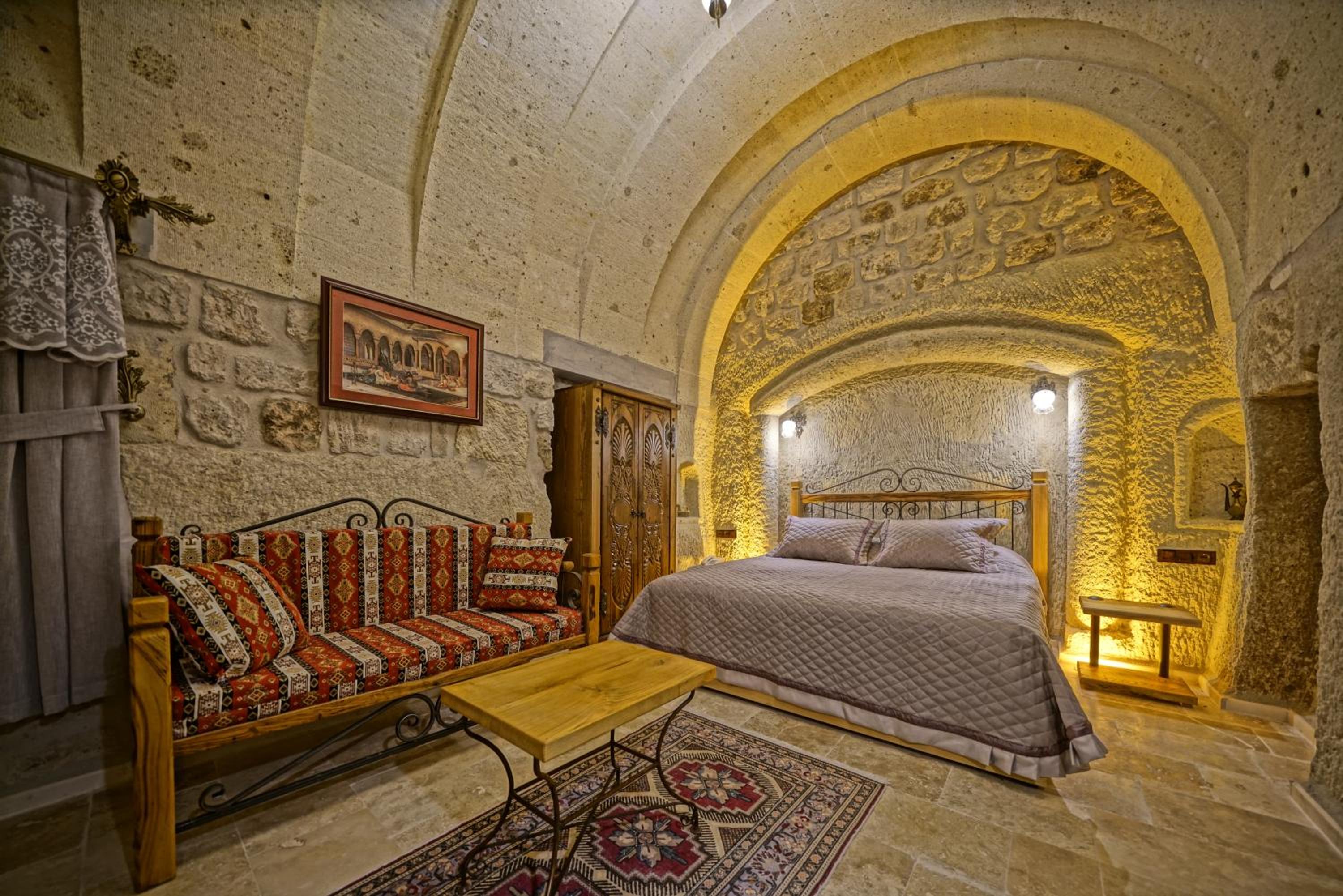 Superior Cave Room
